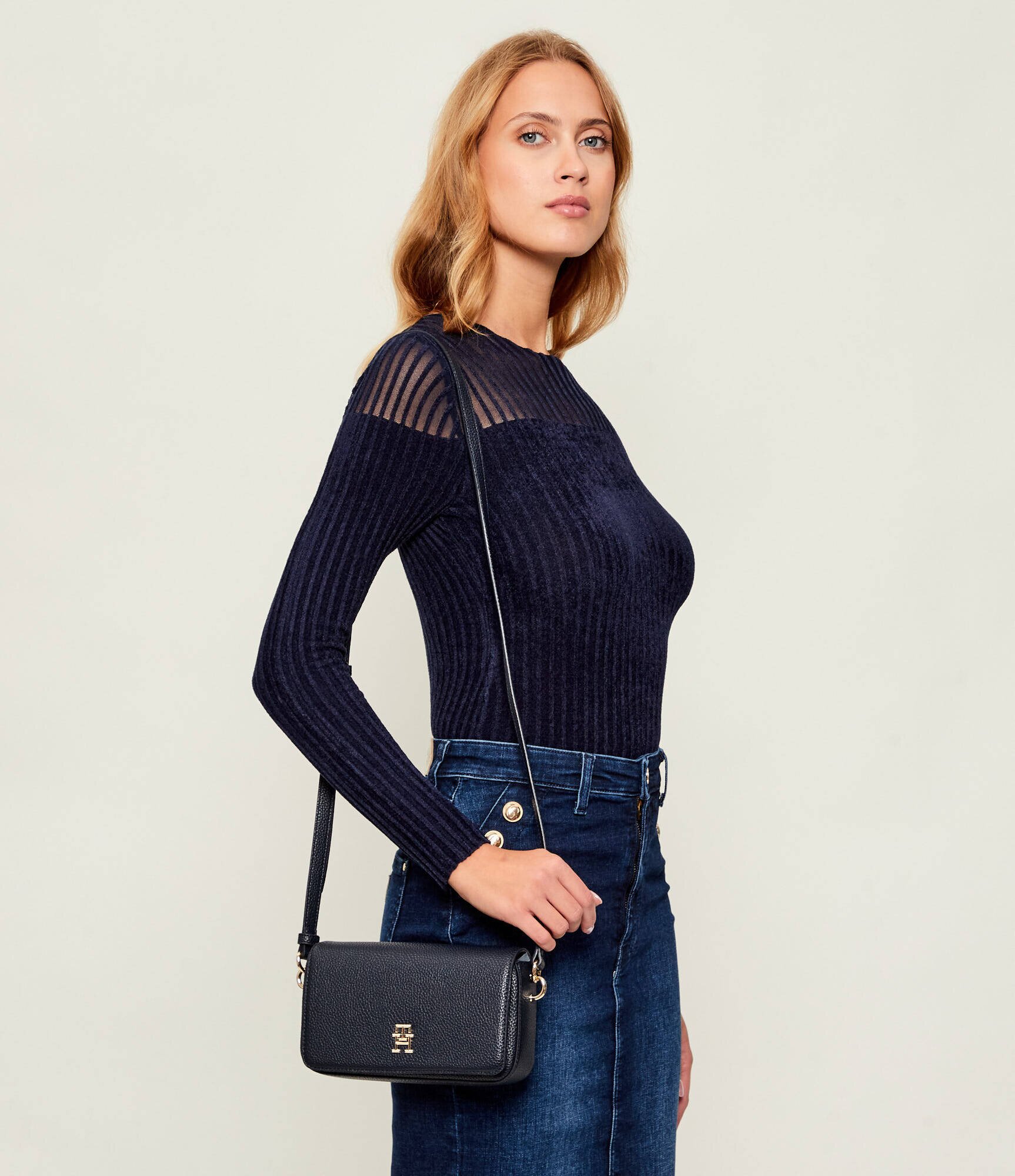 Tommy Hilfiger Geantă poștaș EMBLEM FLAP