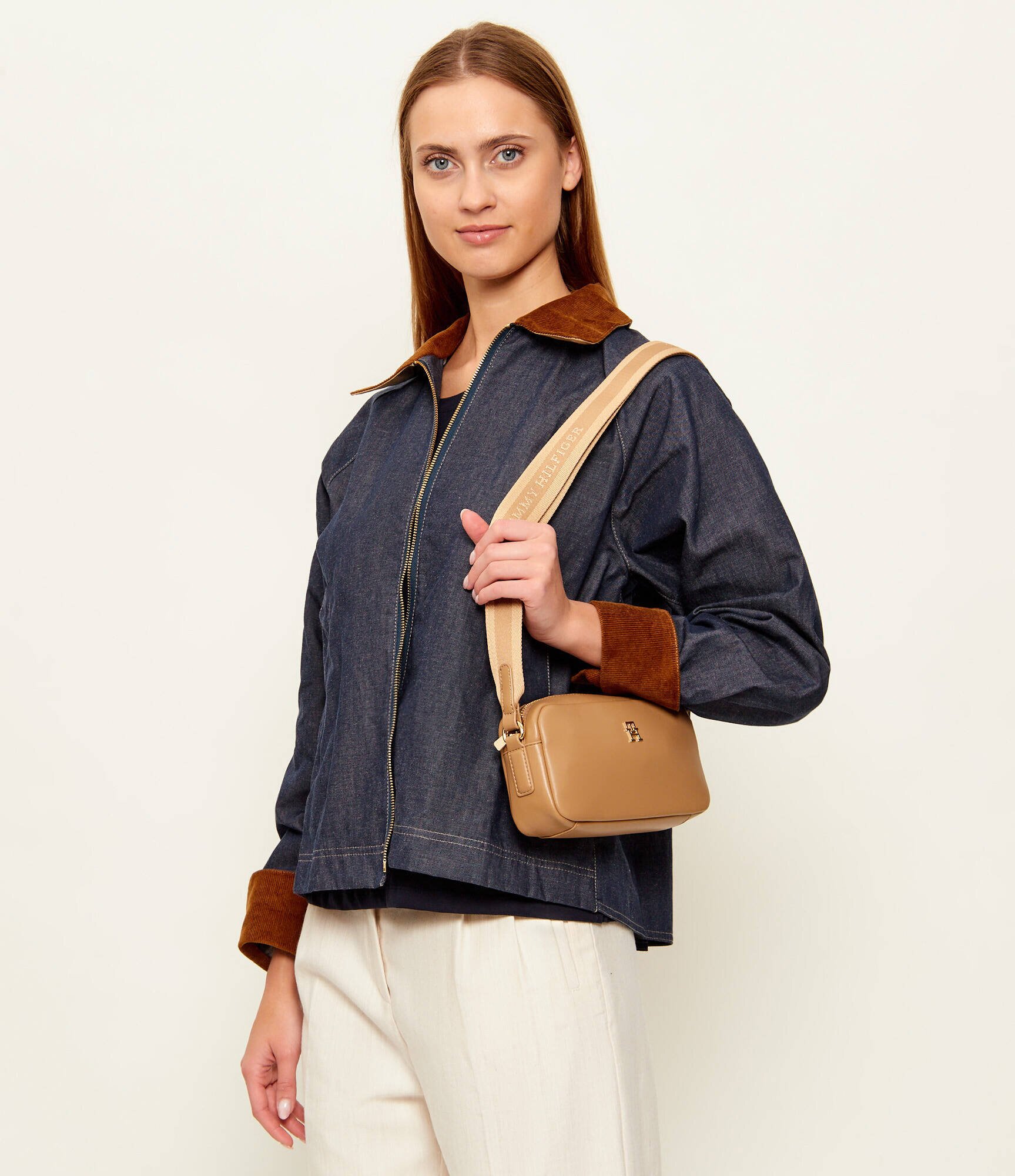 Tommy Hilfiger Geantă poștaș TH ESSENTIAL