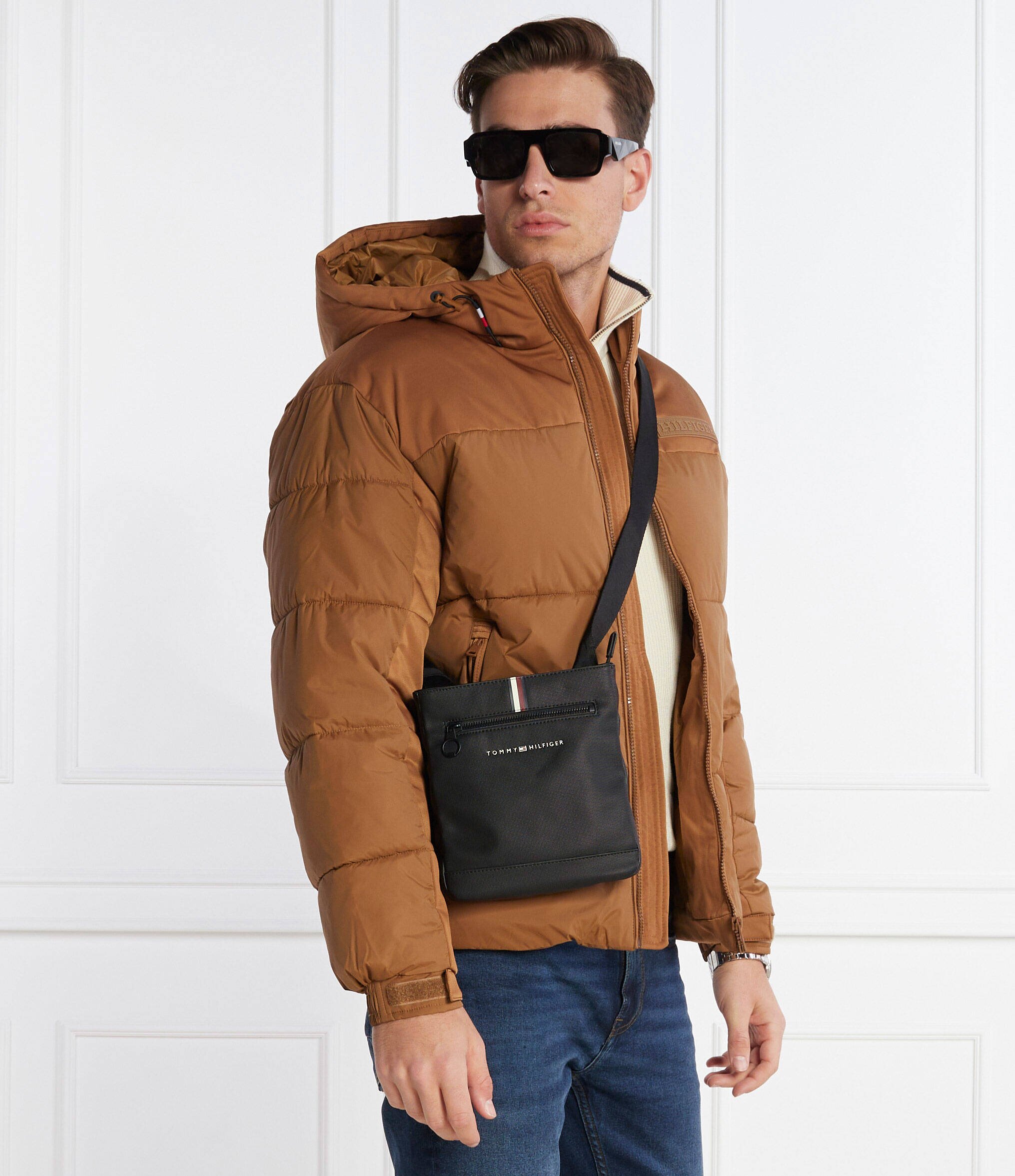 Tommy Hilfiger Geantă reporter TH ESSENTIAL MINI CROSSOVER