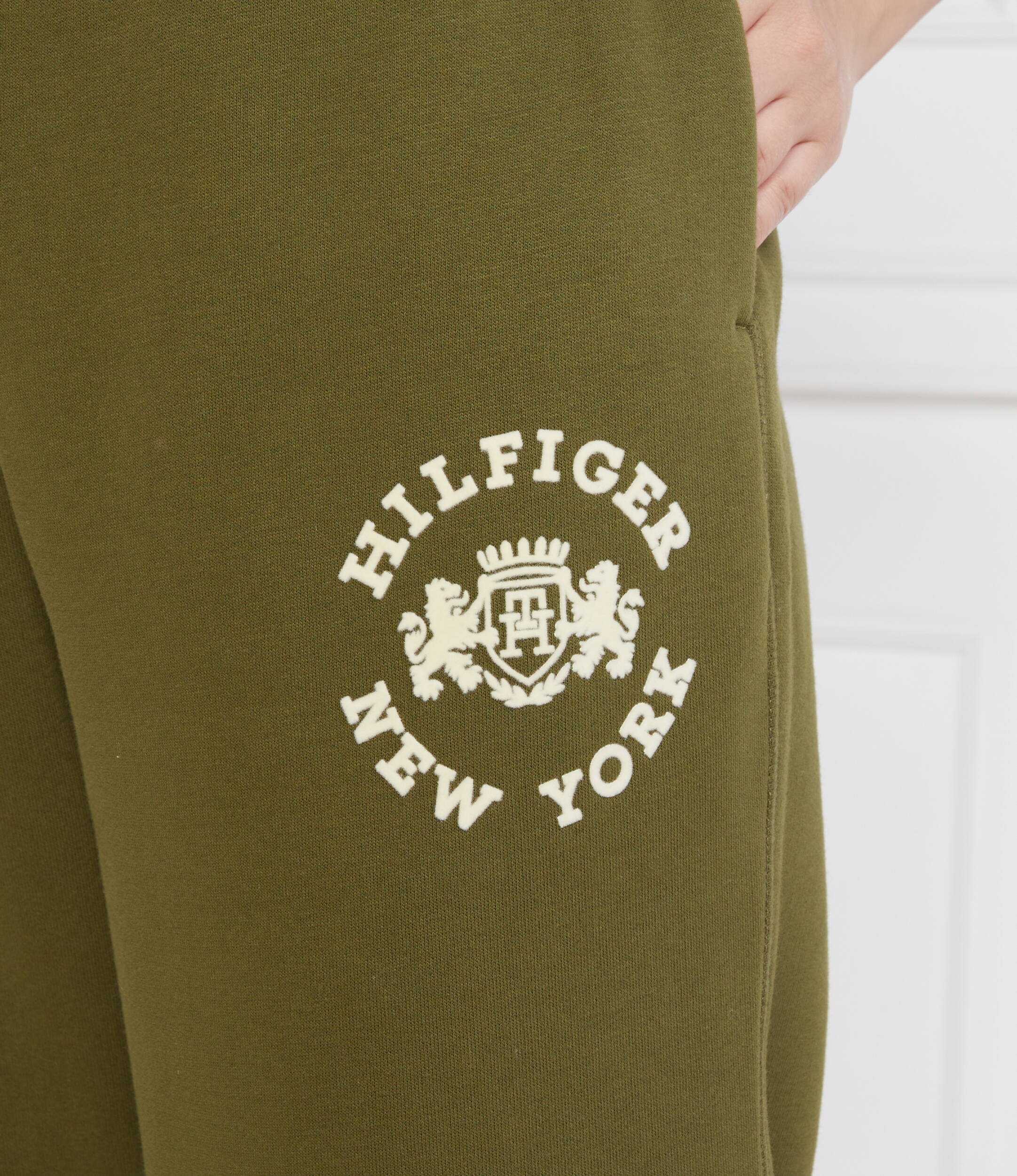Tommy Hilfiger Pantaloni de trening VARSITY FLOCK | Relaxed fit