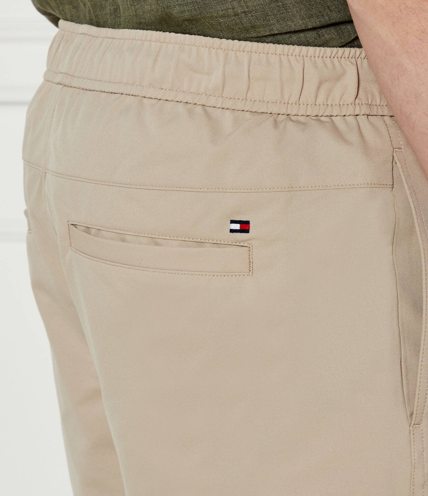 Tommy Hilfiger Pantaloni scurți chino HARLEM | Relaxed fit