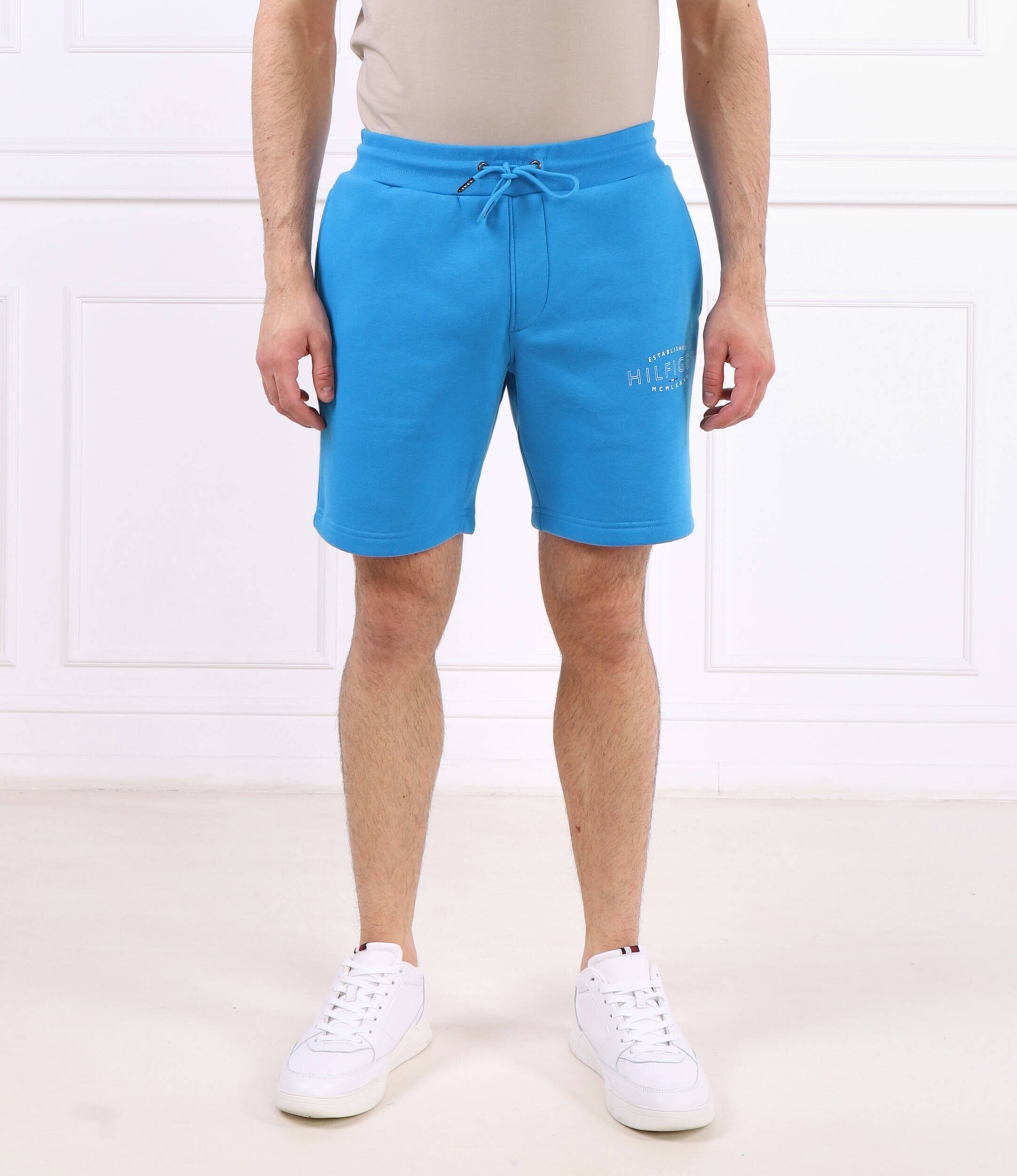 Tommy Hilfiger Pantaloni Scurți HILFIGER CURVE LOGO SWEATSHORT | Regular Fit