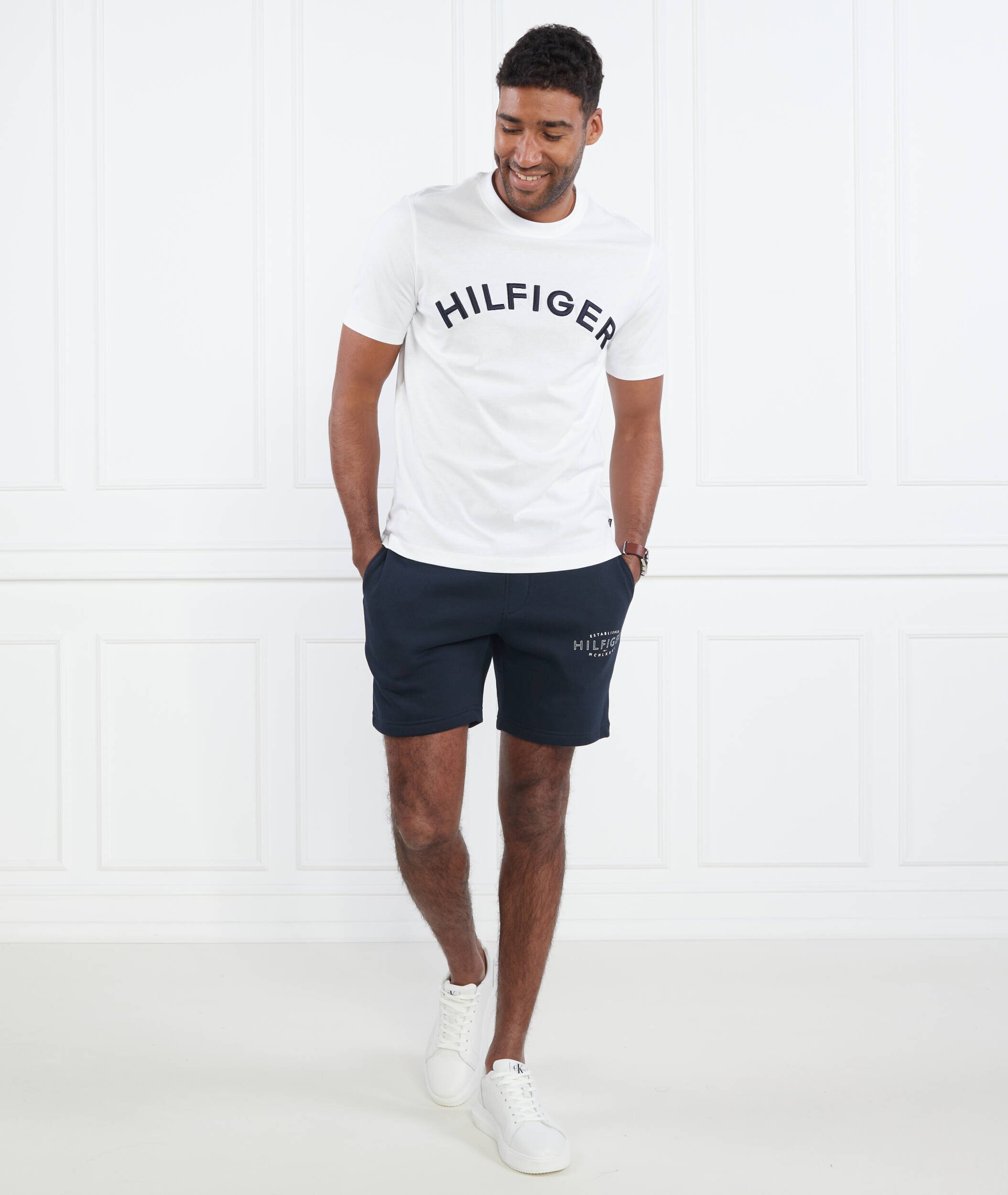 Tommy Hilfiger Pantaloni Scurți HILFIGER CURVE LOGO SWEATSHORT | Regular Fit