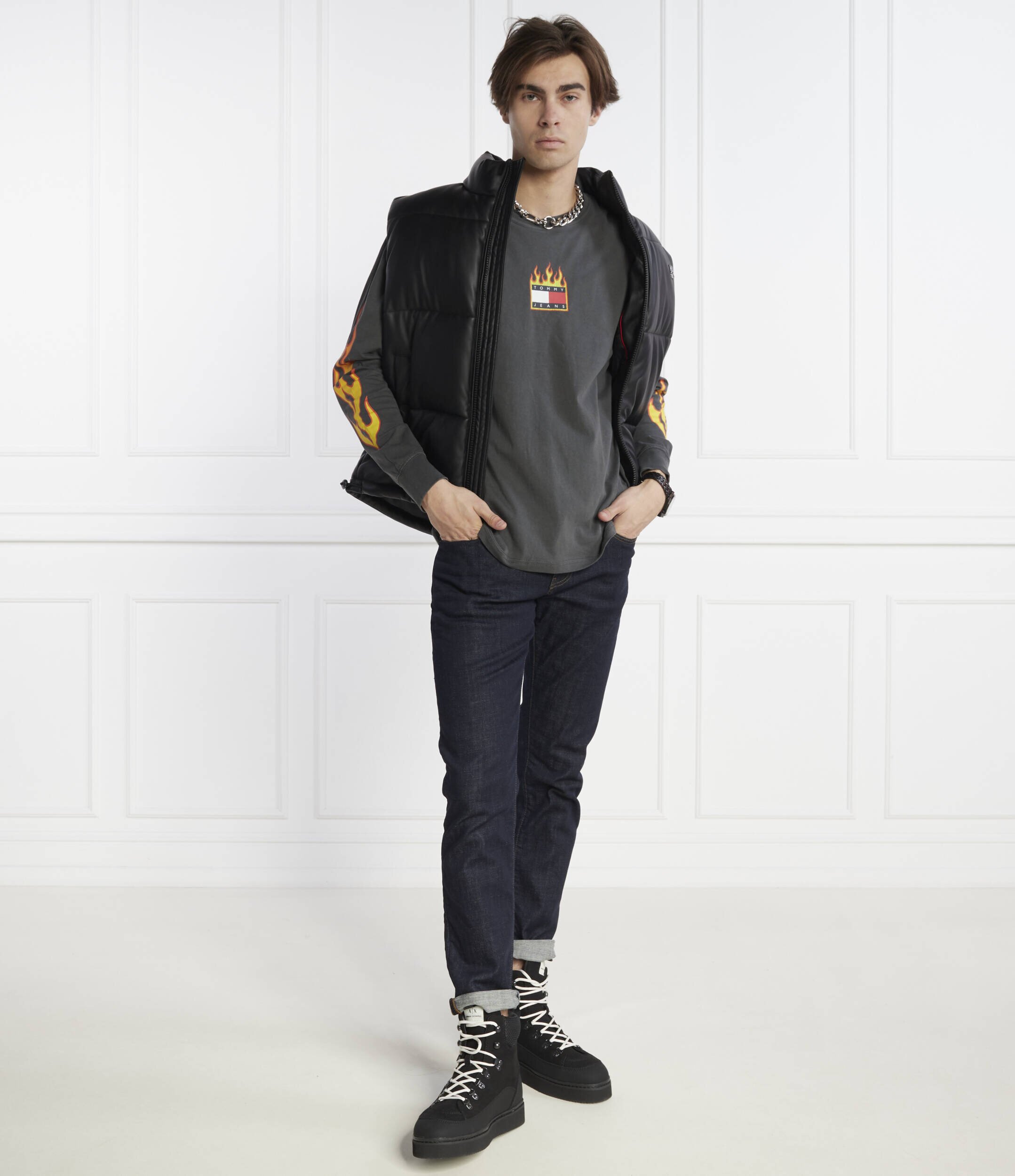 Tommy Jeans Longsleeve TJM L/S BURNING BADGE TEE | Regular Fit
