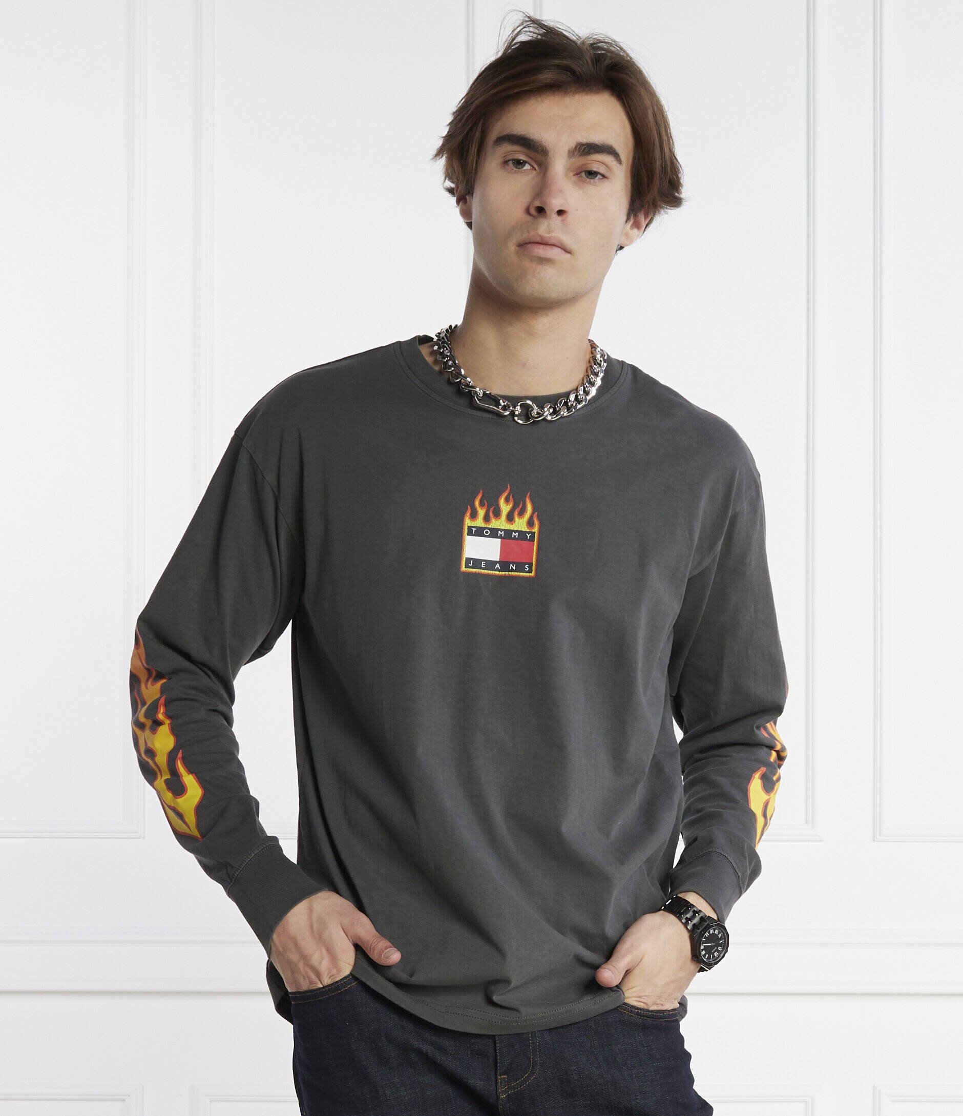 Tommy Jeans Longsleeve TJM L/S BURNING BADGE TEE | Regular Fit