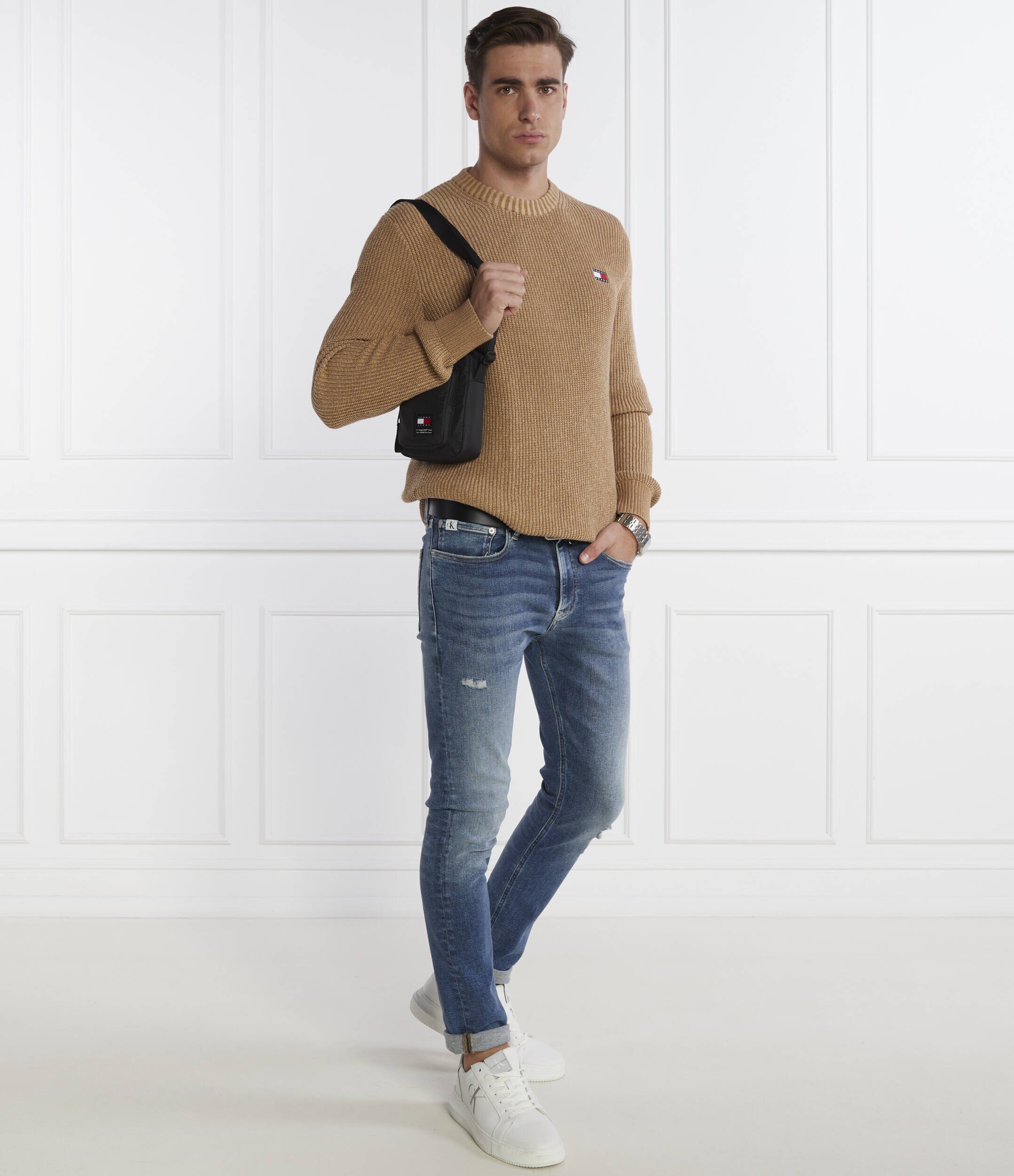 Tommy Jeans Pulover TONAL XS BADGE | Regular Fit