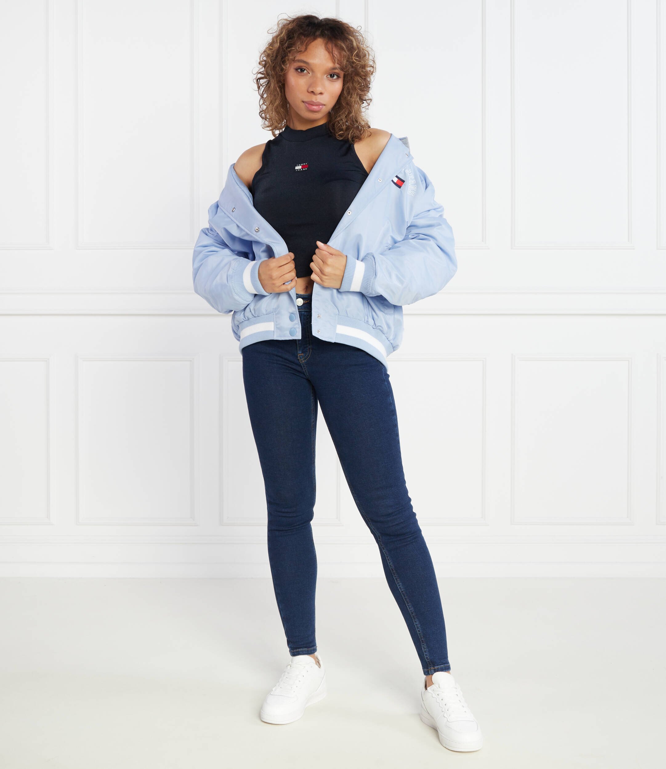 Tommy Jeans Top BADGE HIGH NECK TANK | Cropped Fit