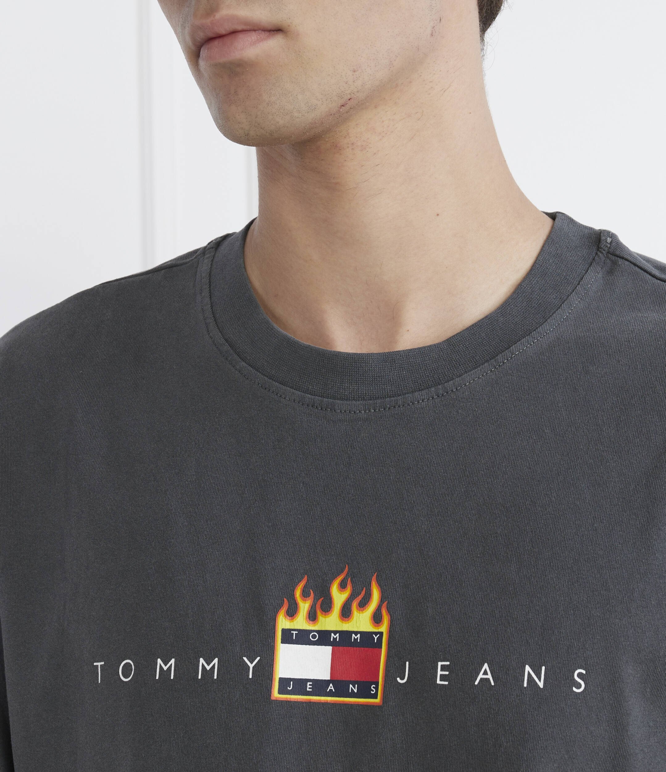 Tommy Jeans Tricou LINEAR FIRE FLAG | Relaxed fit