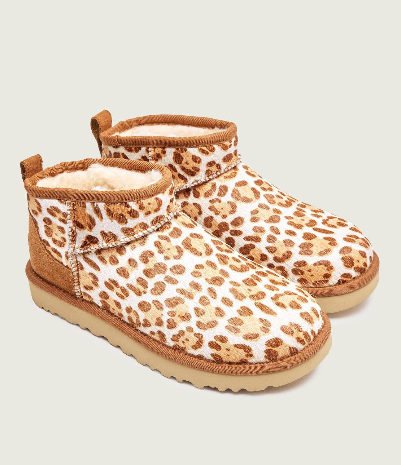 UGG Bocanci W CLASSIC ULTRA MINI PLAINS | piele întoarsă (zamsz) | cu adaos de lână