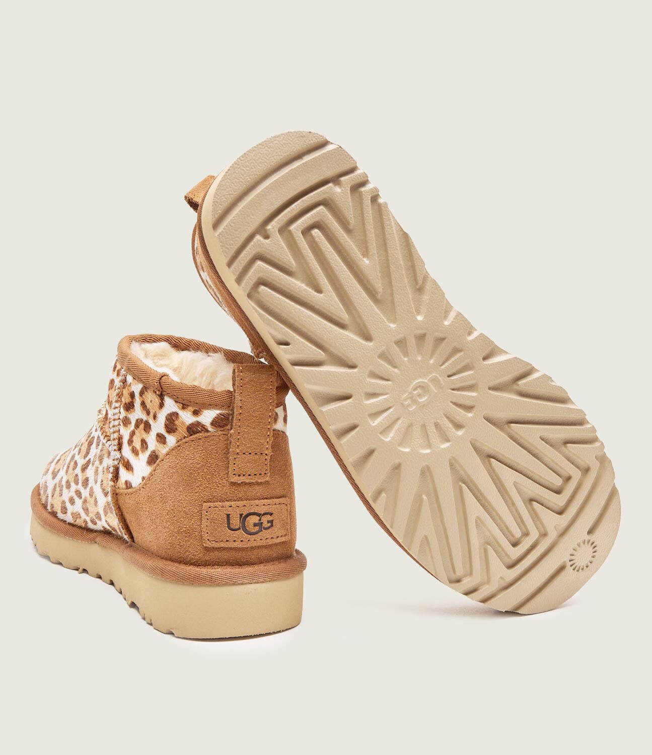 UGG Bocanci W CLASSIC ULTRA MINI PLAINS | piele întoarsă (zamsz) | cu adaos de lână