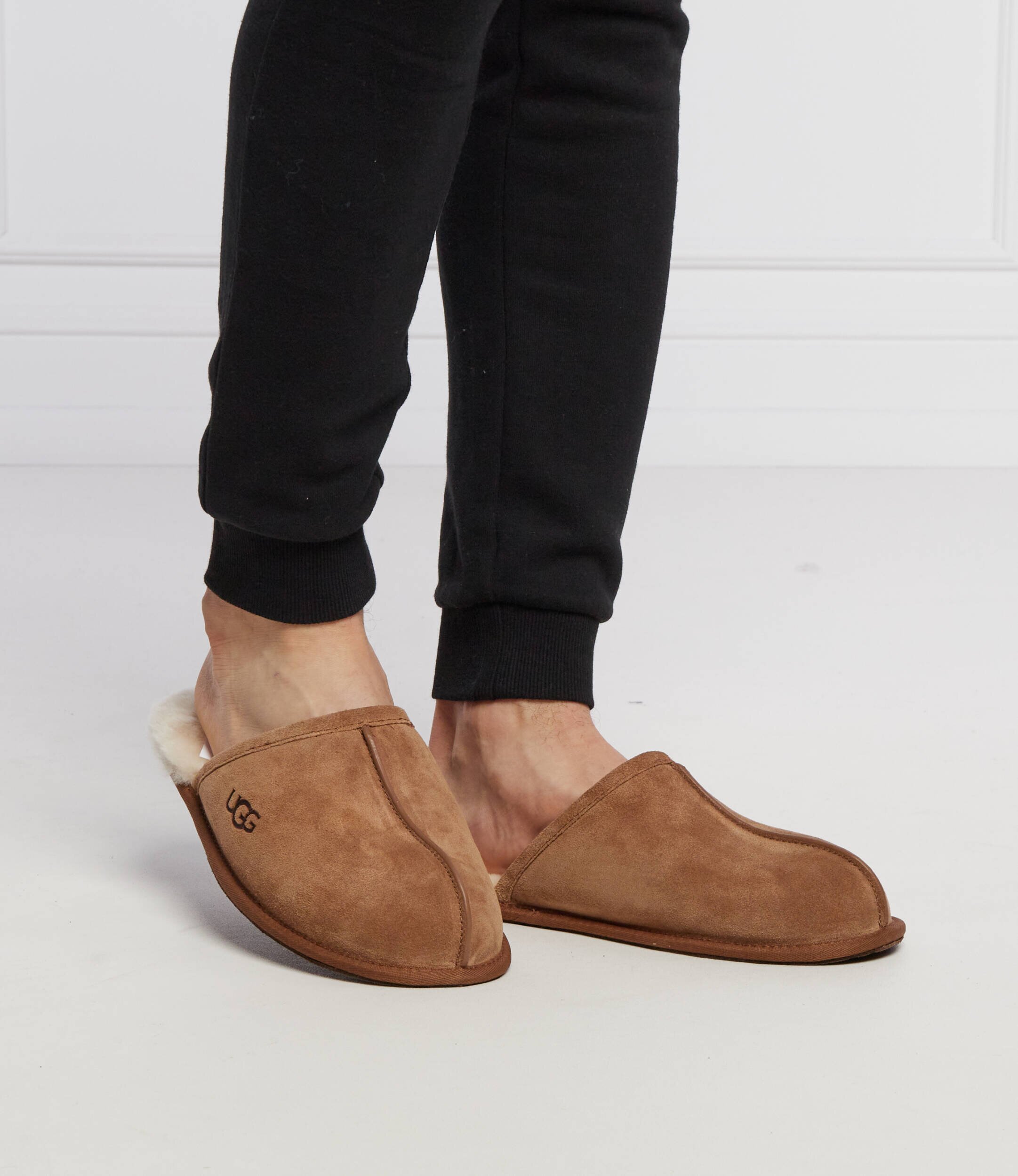 UGG Căptușite papuci de casă M SCUFF | piele întoarsă