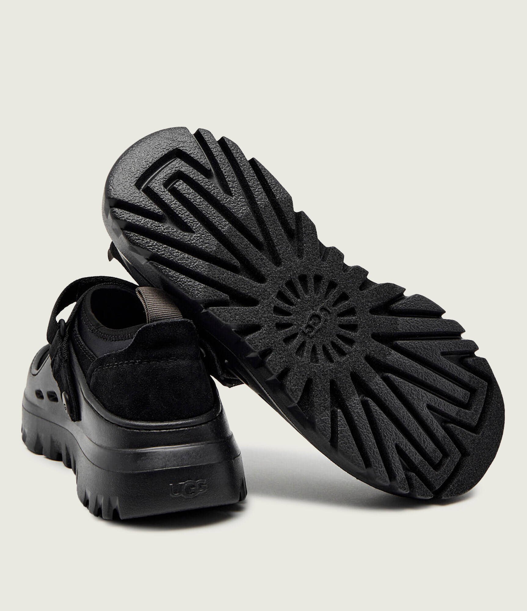 UGG Pantofi M PEAKMOD LOWCUT | piele întoarsă