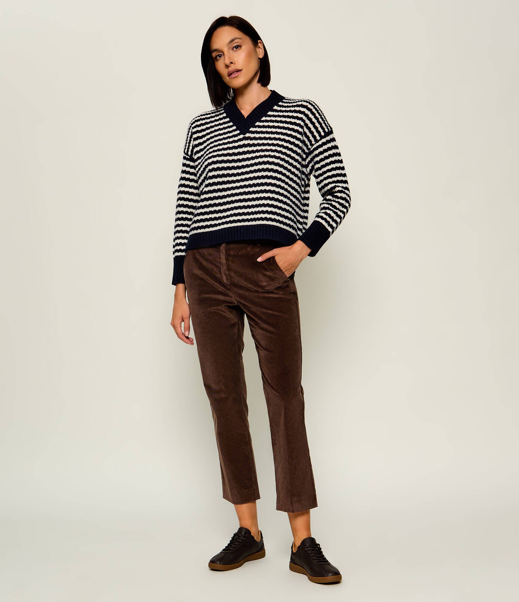Weekend MaxMara Pantaloni Wkdmarruca | Slim Fit | catifea reiată
