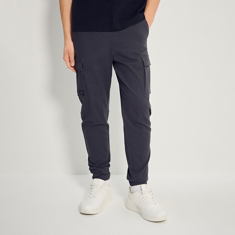 House Pantaloni joggers cu buzunare cargo