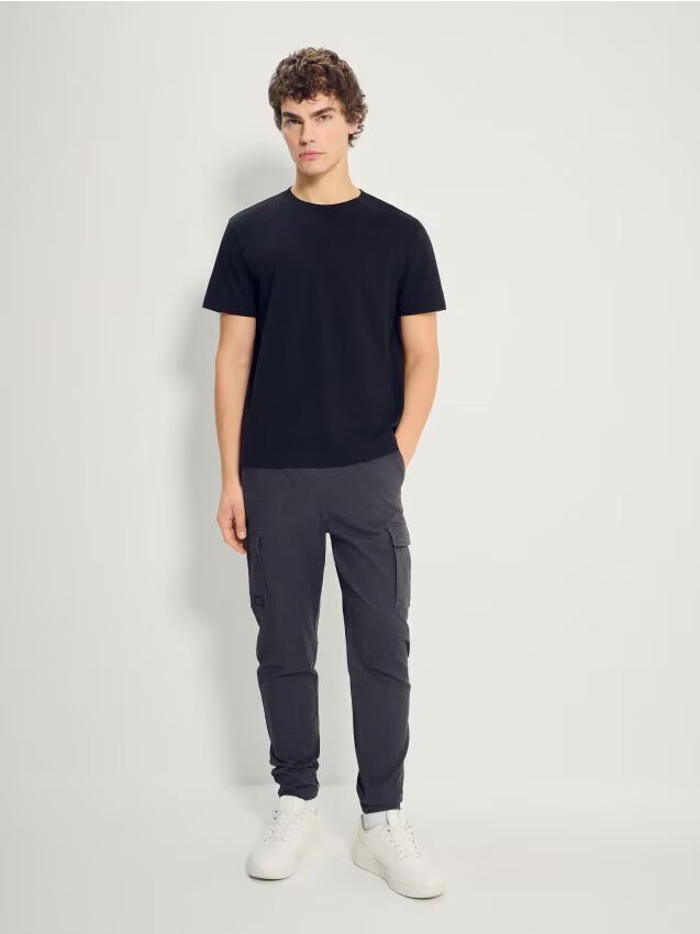 House Pantaloni joggers cu buzunare cargo