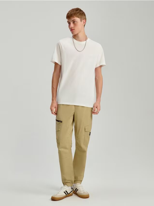 House Pantaloni joggers cu buzunare cargo