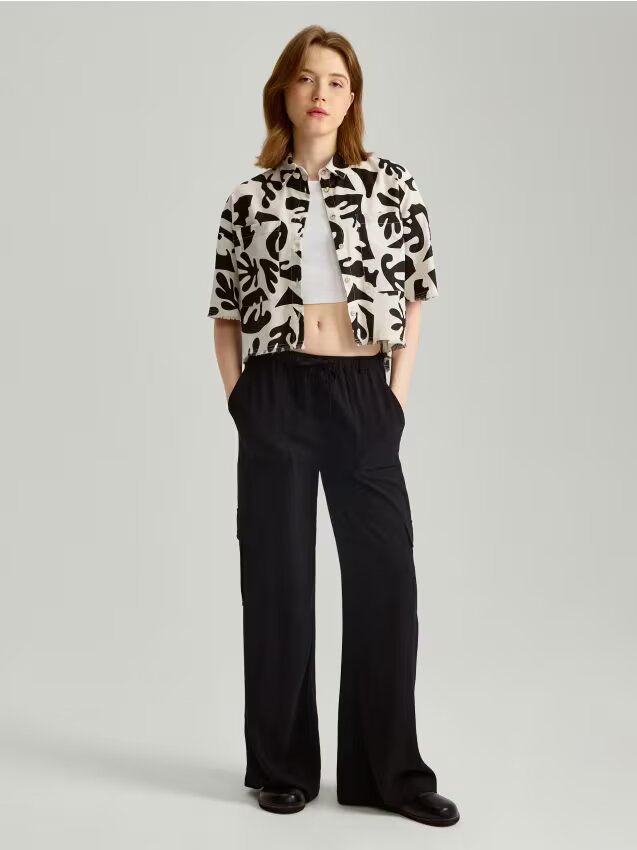 House Pantaloni wide leg cu buzunare cargo