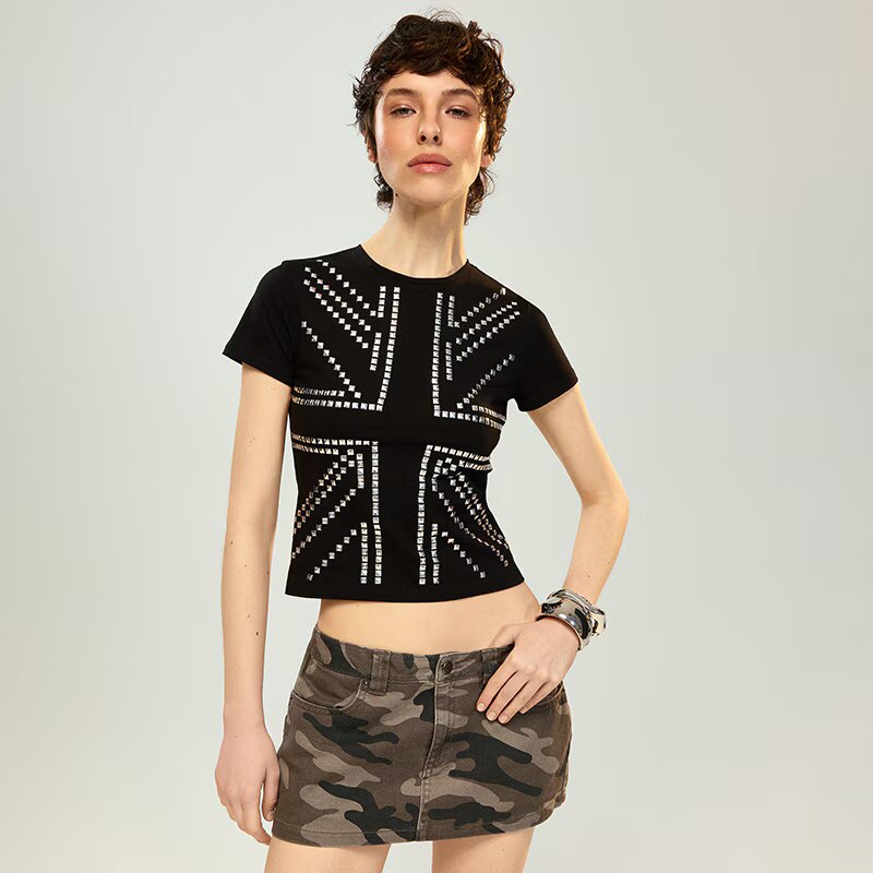 House Tricou cu aplicație