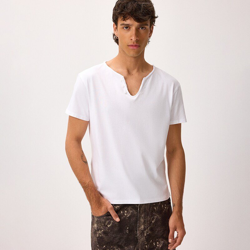 House Tricou cu nasturi