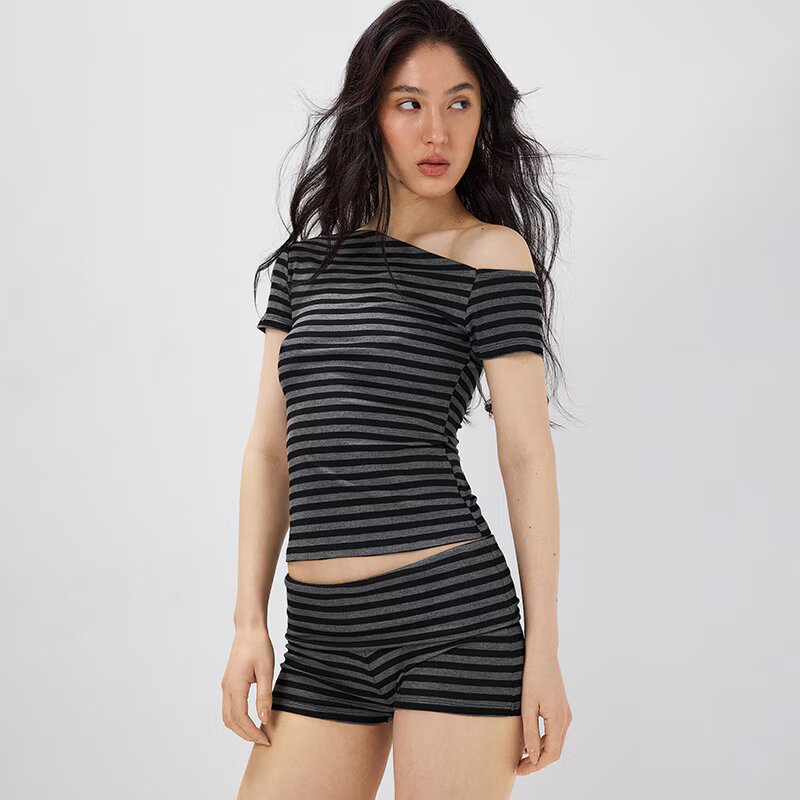 House Tricou în