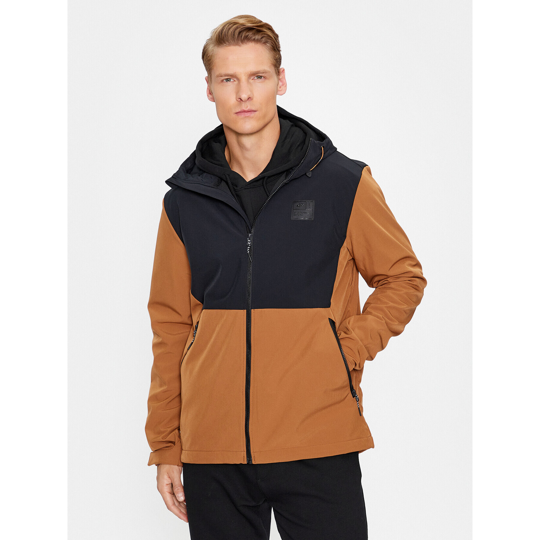 4F Geacă softshell AW23TSOFM155 Maro Regular Fit - Pled.ro