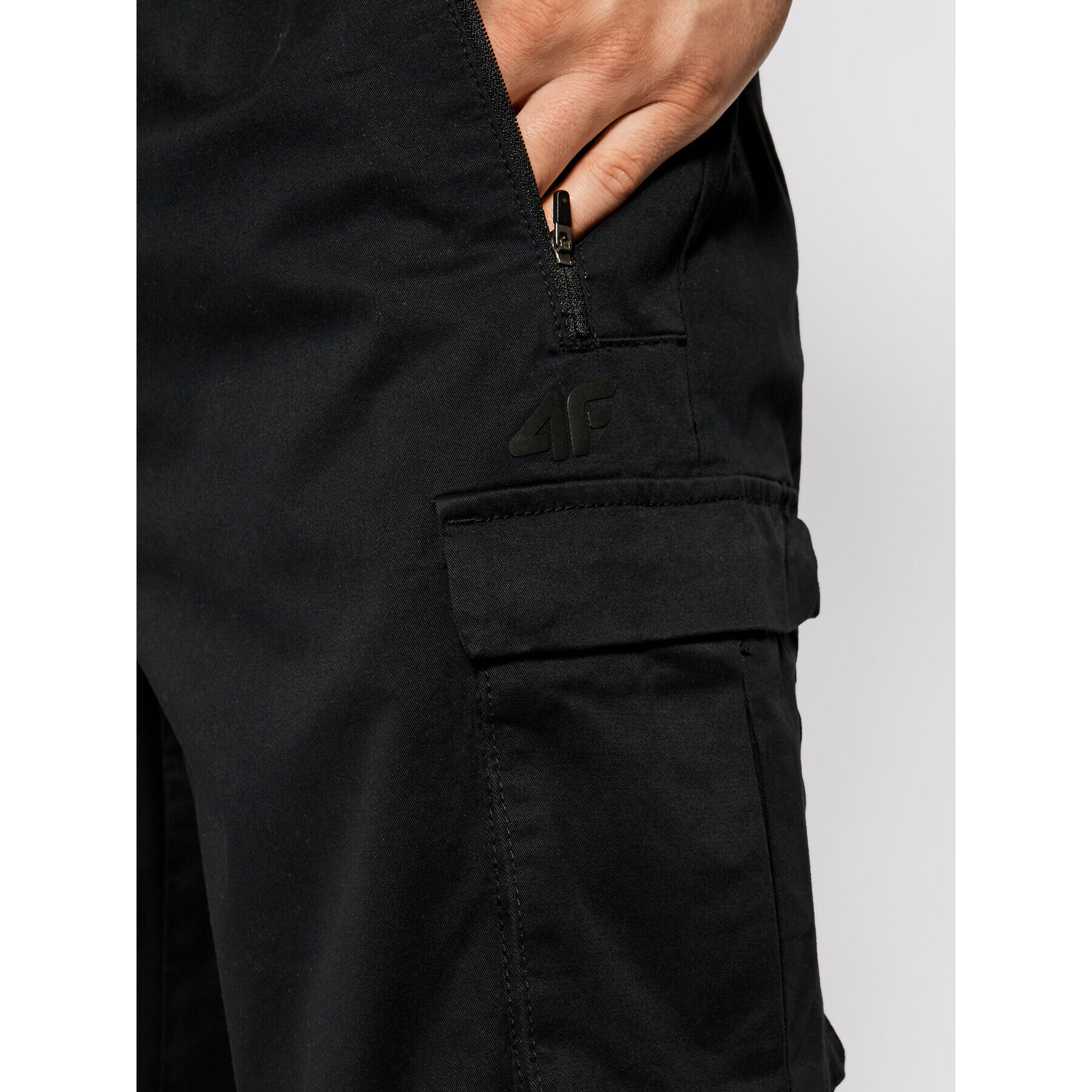 4F Pantalon scurți din material H4L21-SKMC010 Negru Regular Fit - Pled.ro