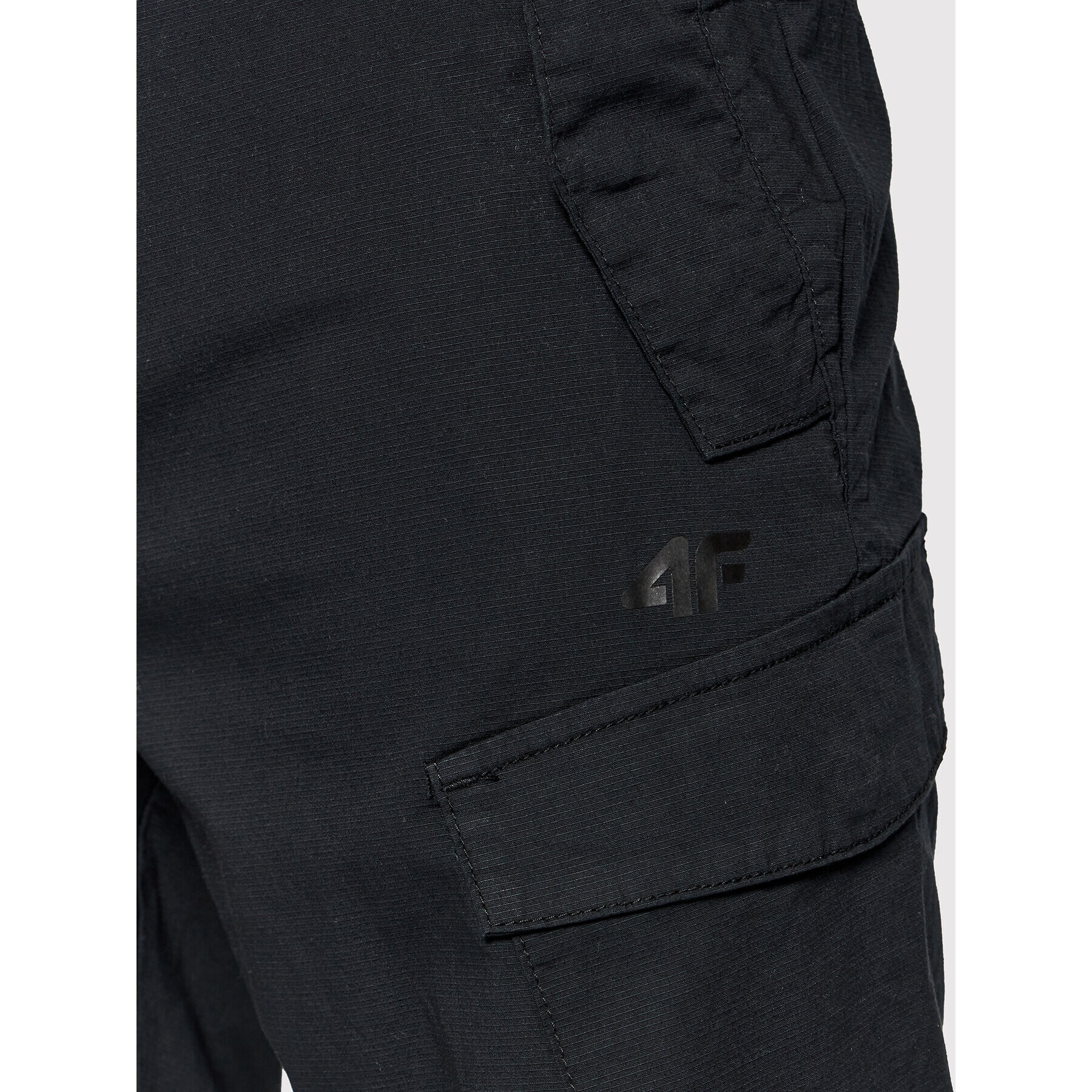 4F Pantalon scurți din material H4LL22-SKMC010 Negru Regular Fit - Pled.ro