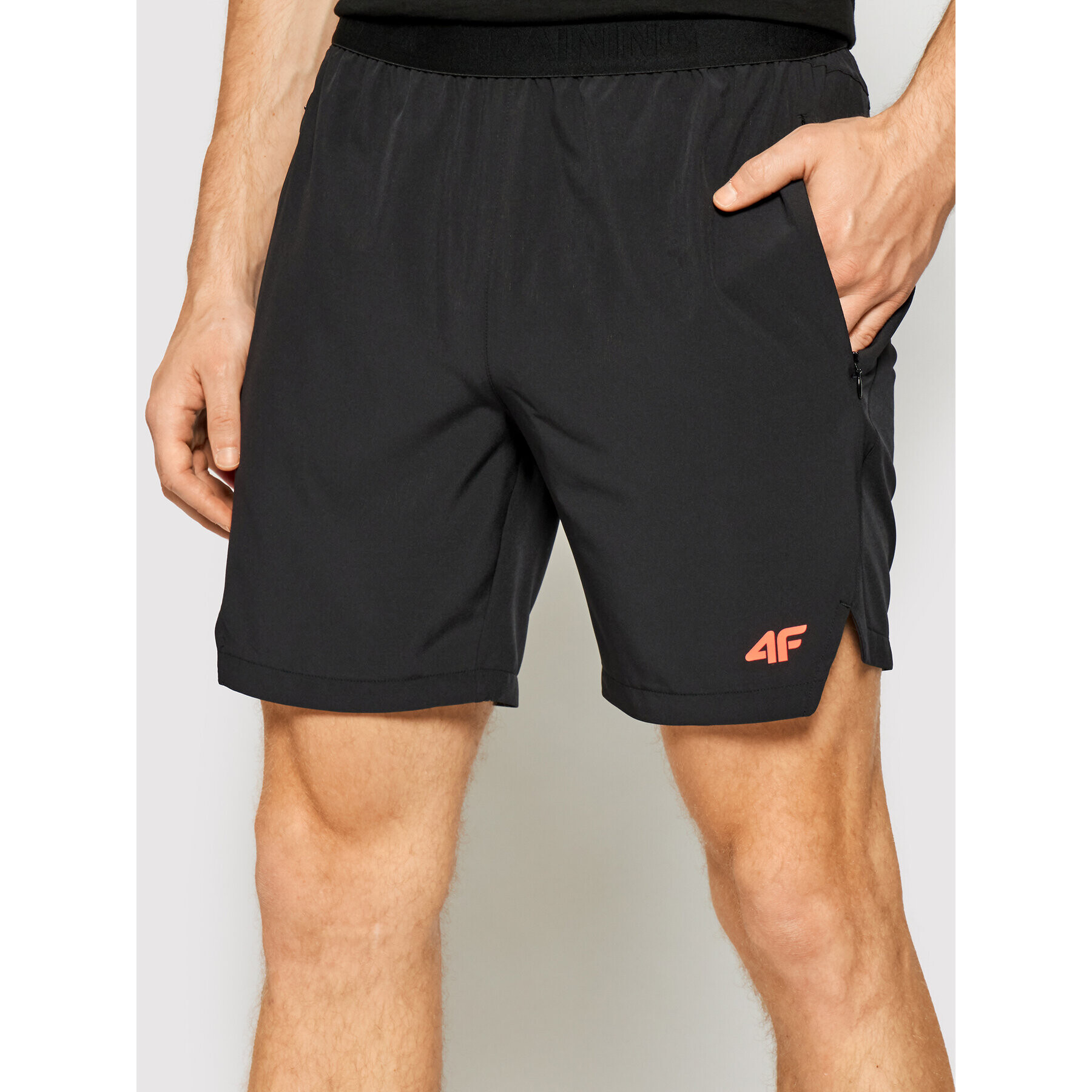 4F Pantaloni scurți sport H4L21-SKMF014 Negru Regular Fit - Pled.ro