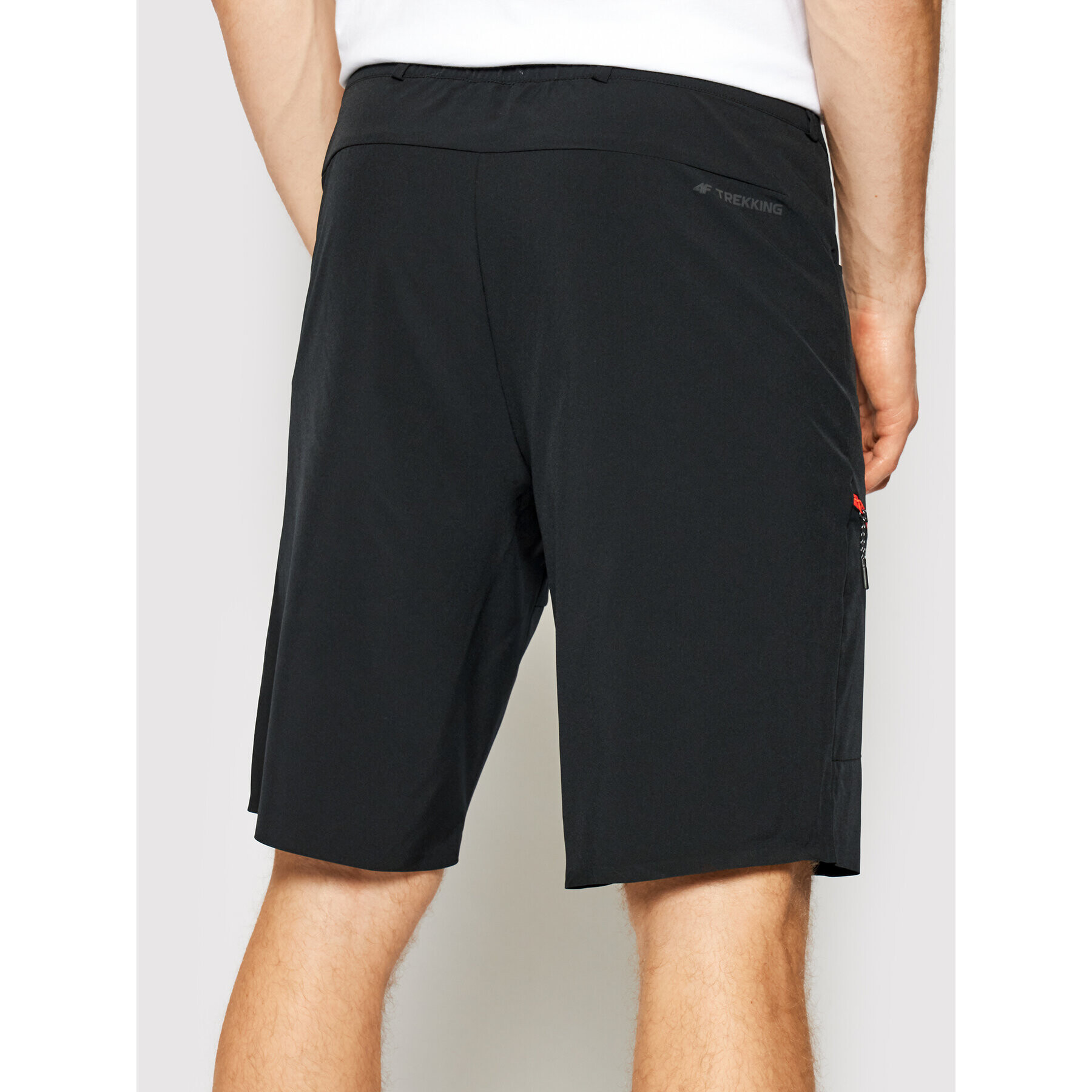 4F Pantaloni scurți sport H4L21-SKMF060 Negru Regular Fit - Pled.ro