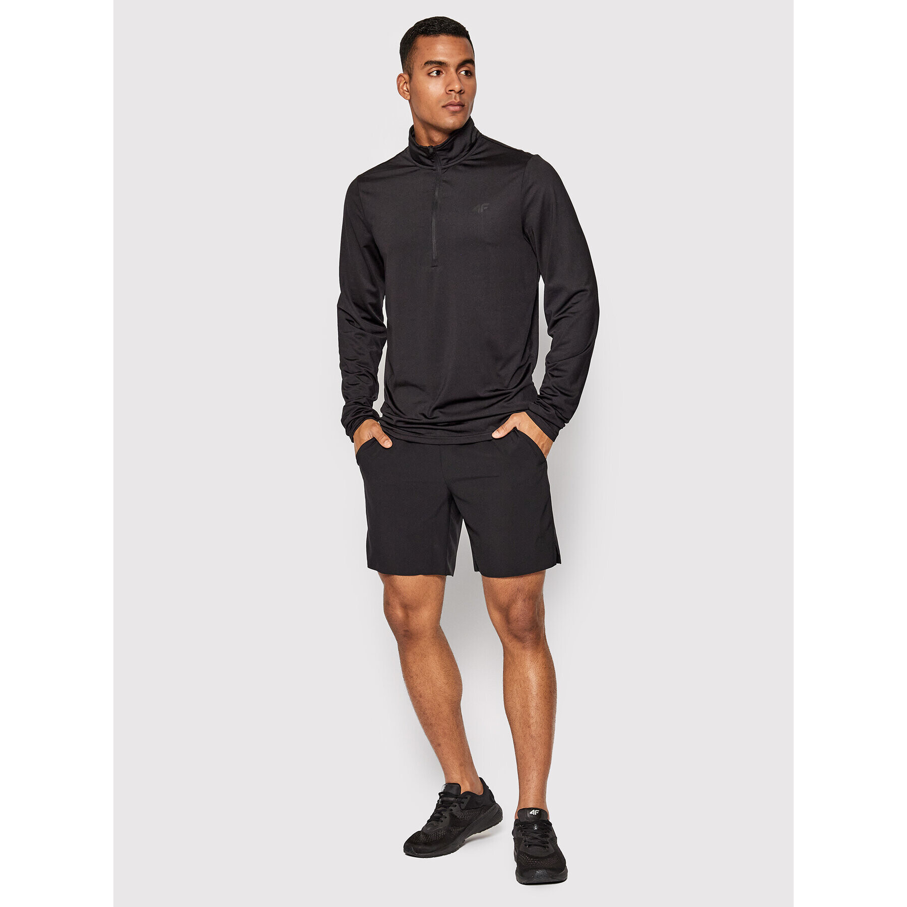 4F Pantaloni scurți sport H4L22-SKMF015 Negru Regular Fit - Pled.ro