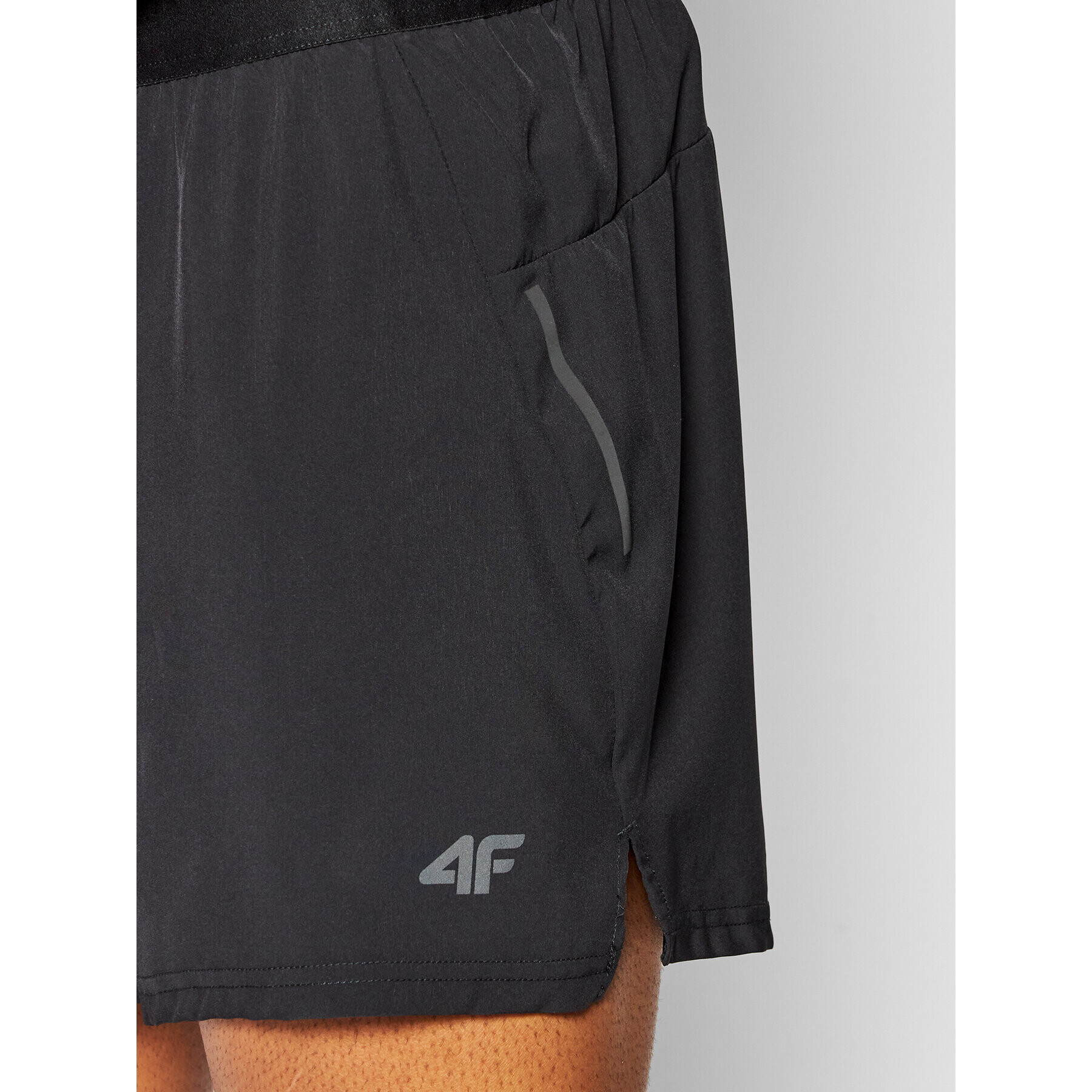 4F Pantaloni scurți sport H4Z21-SKMF013 Negru Regular Fit - Pled.ro