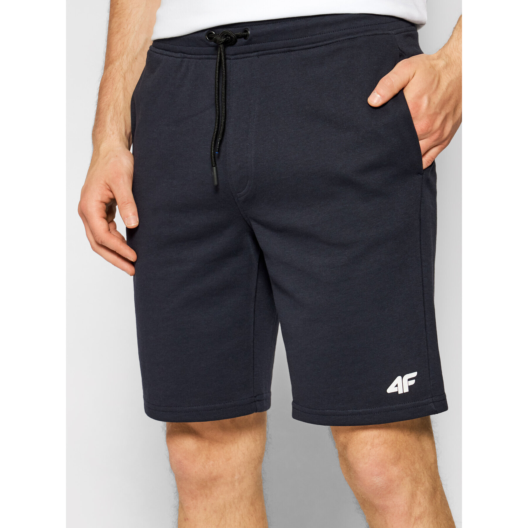 4F Pantaloni scurți sport OSH4-SKMD001 Bleumarin Regular Fit - Pled.ro