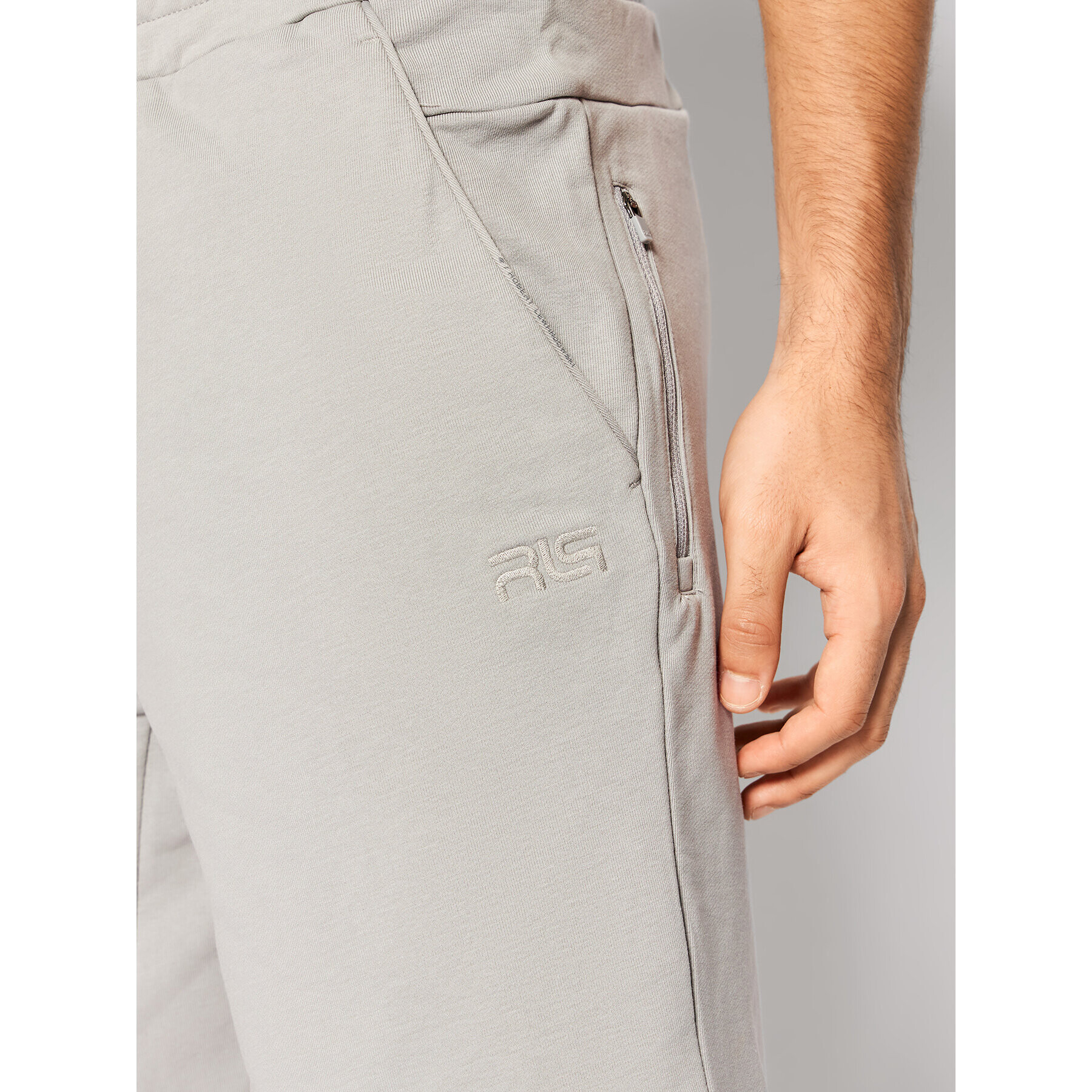 4F Pantaloni scurți sport R4L21-SKMD903 Gri Regular Fit - Pled.ro