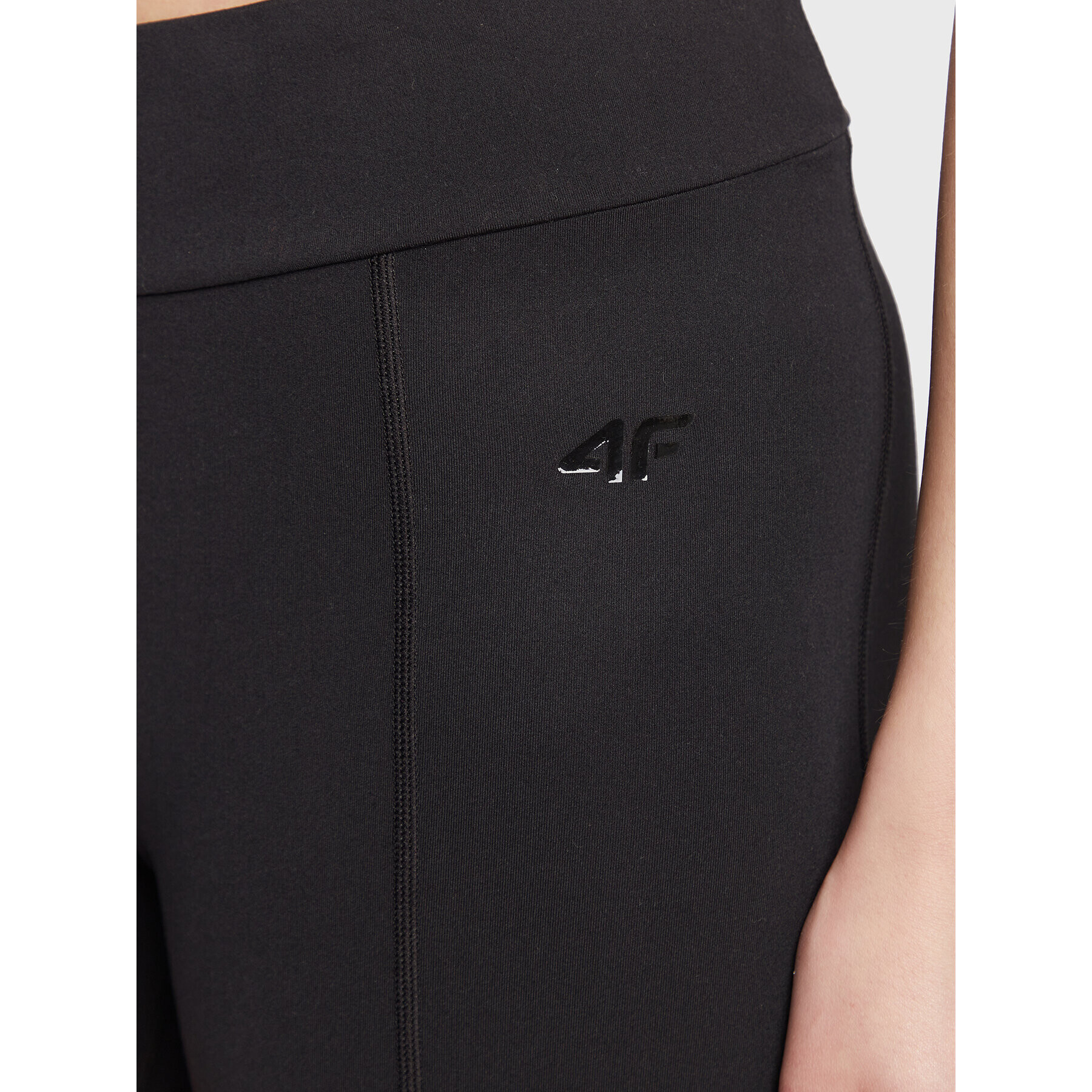 4F Pantaloni scurți sport H4Z22-SKDF010 Negru Slim Fit - Pled.ro