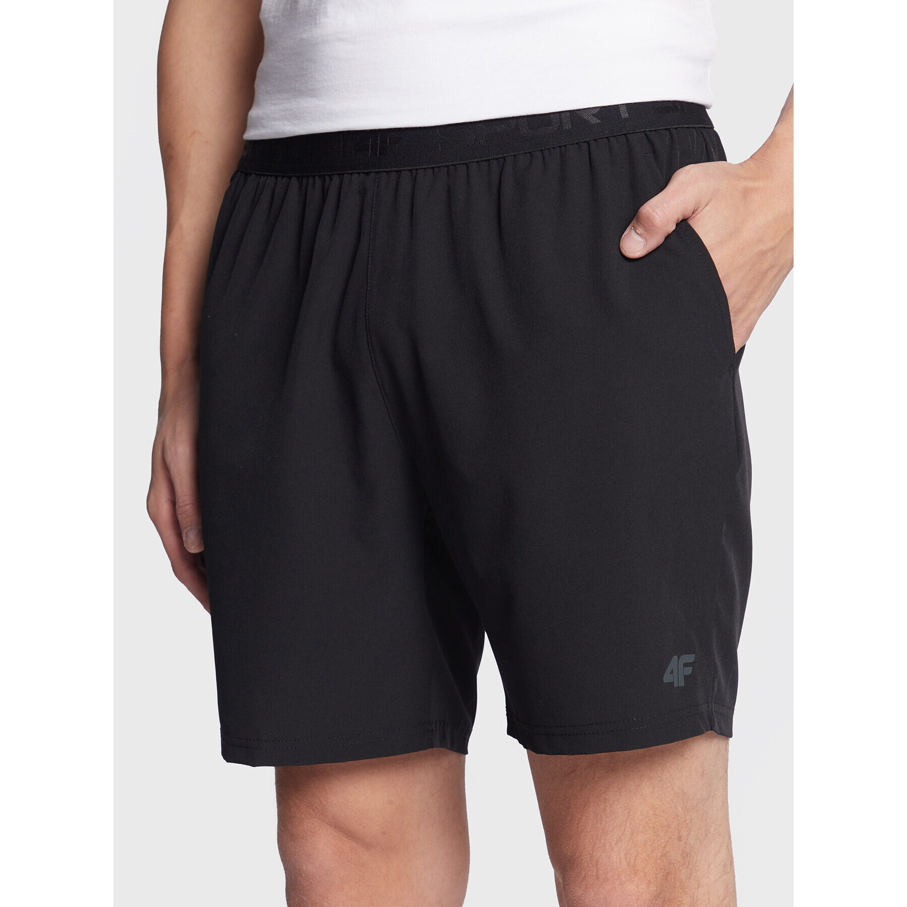 4F Pantaloni scurți sport H4Z22-SKMF011 Negru Regular Fit - Pled.ro