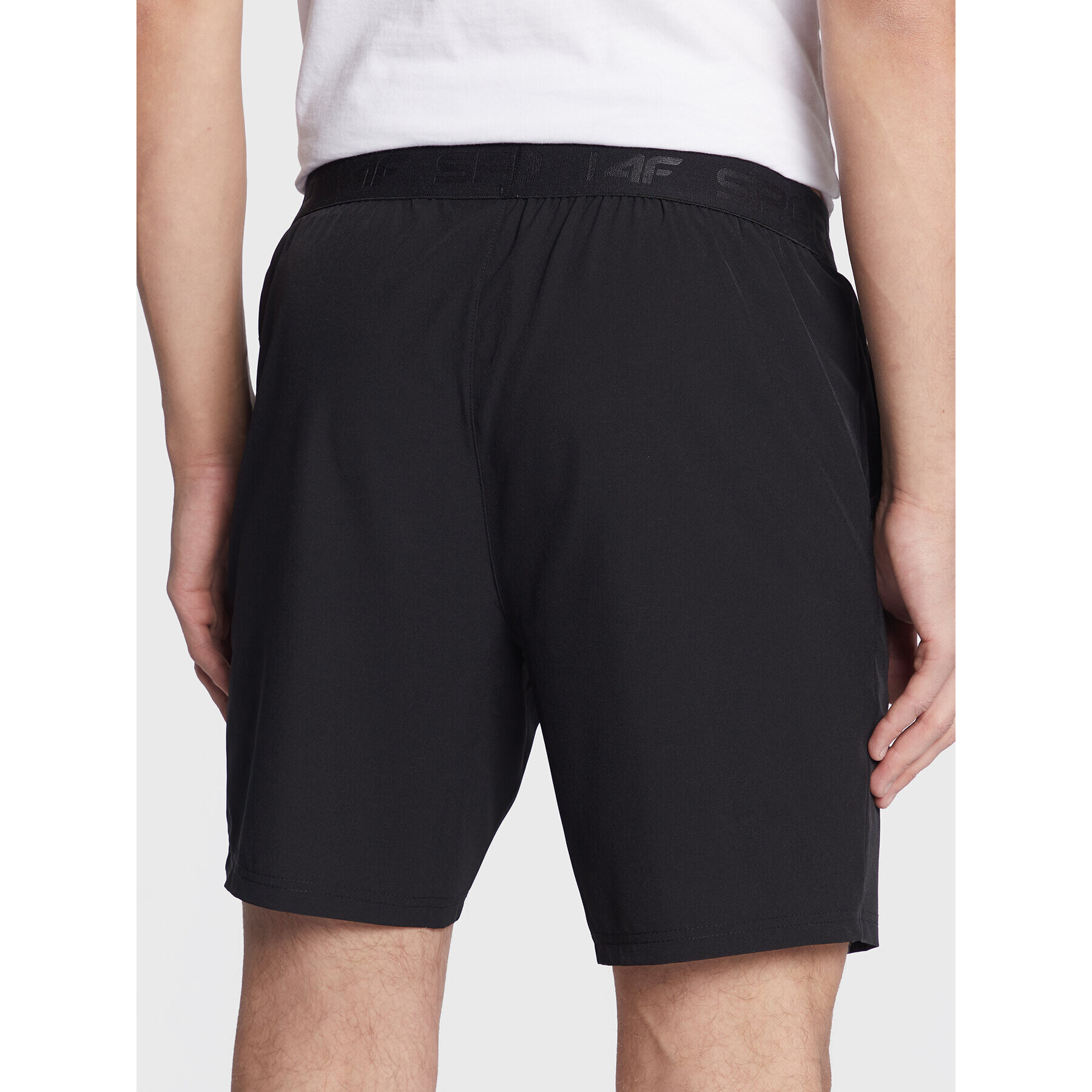 4F Pantaloni scurți sport H4Z22-SKMF011 Negru Regular Fit - Pled.ro