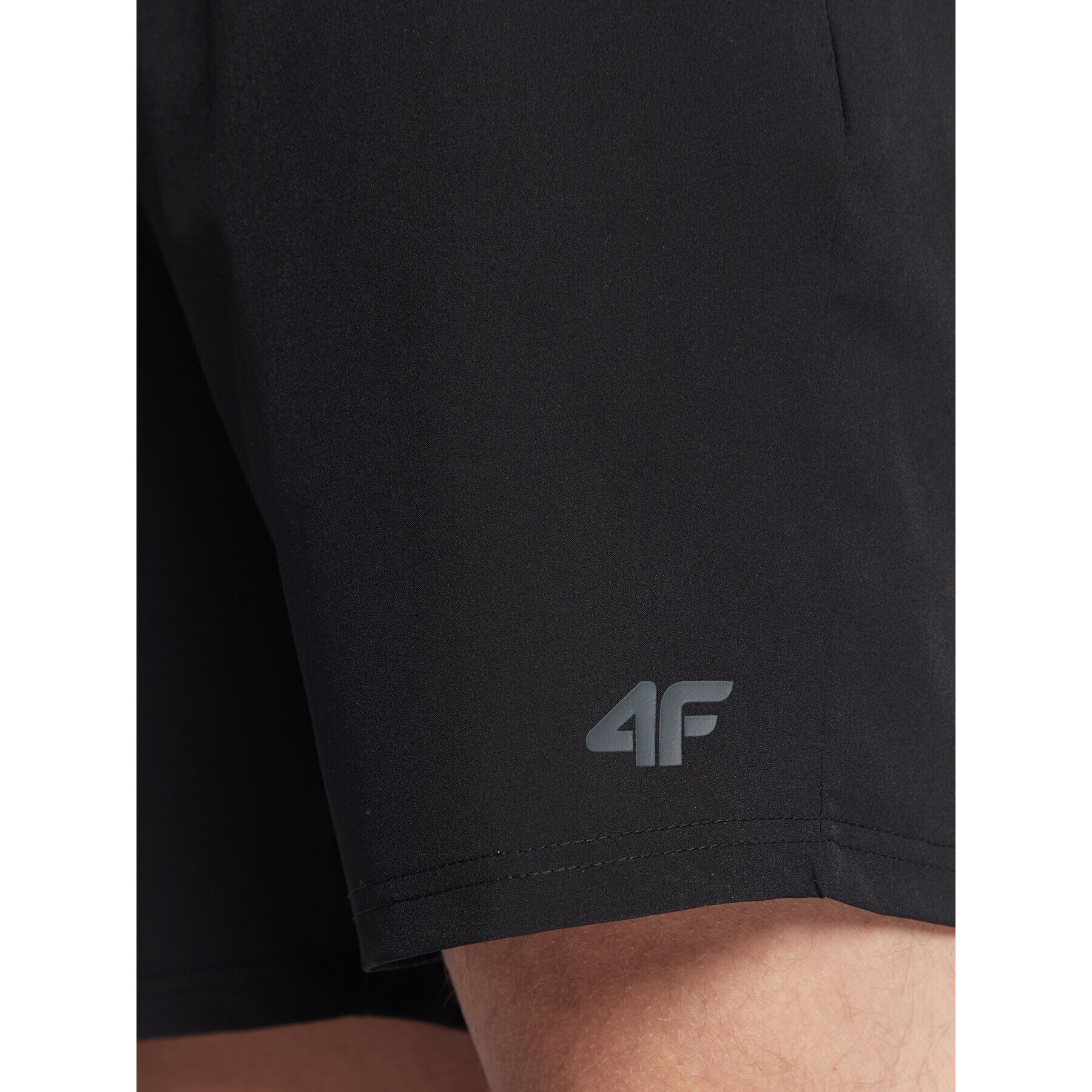 4F Pantaloni scurți sport H4Z22-SKMF011 Negru Regular Fit - Pled.ro