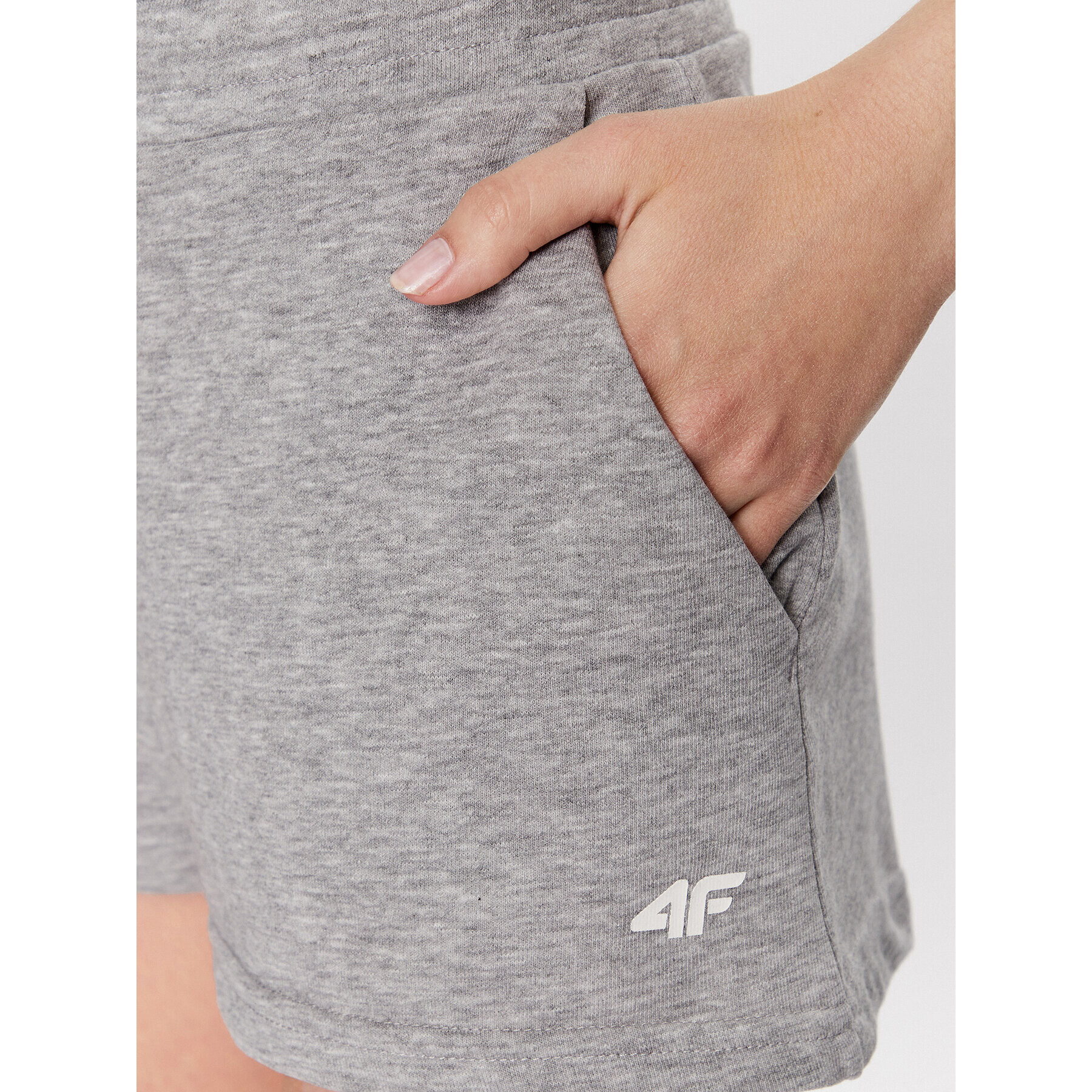 4F Pantaloni scurți sport SS23TSHOF175 Gri Regular Fit - Pled.ro