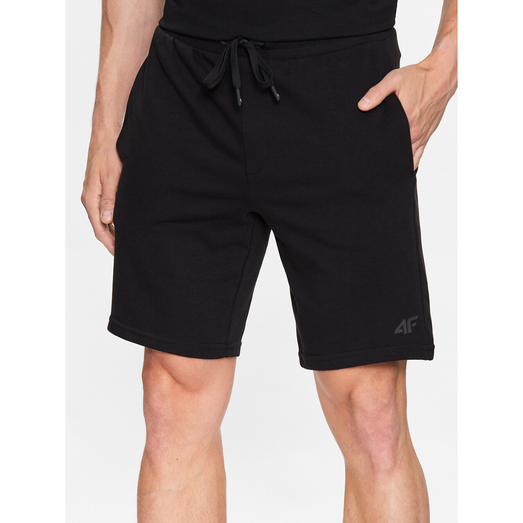 4F Pantaloni scurți sport SS23TSHOM156 Negru Regular Fit - Pled.ro