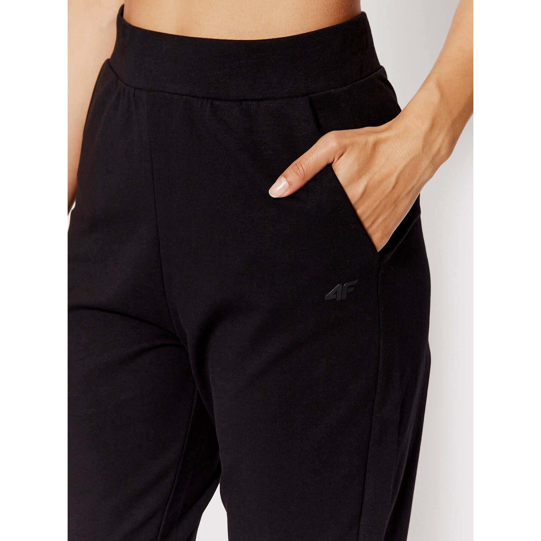 4F Pantaloni trening H4L22-SPDD011 Negru Regular Fit - Pled.ro