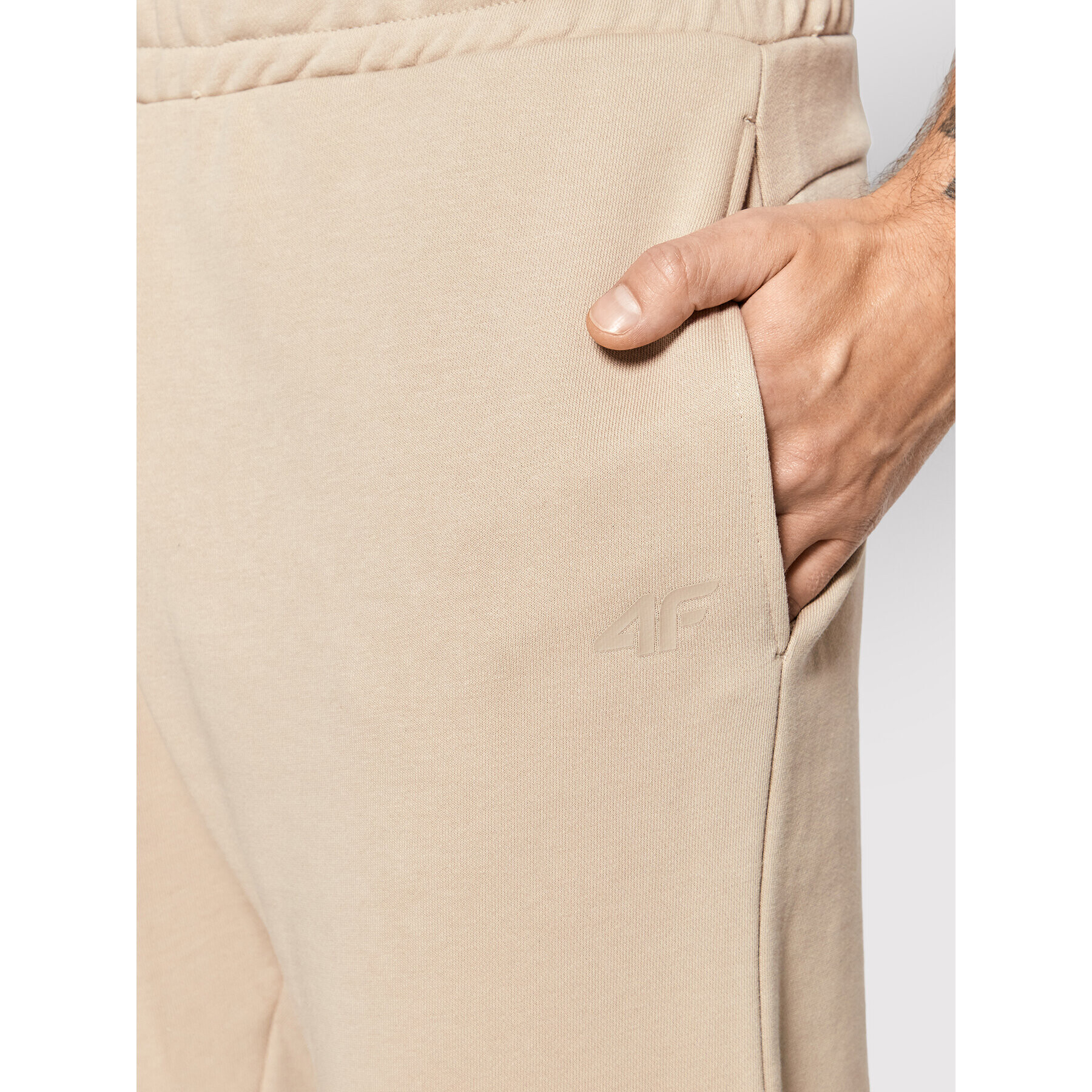 4F Pantaloni trening H4L22-SPMD014 Bej Regular Fit - Pled.ro