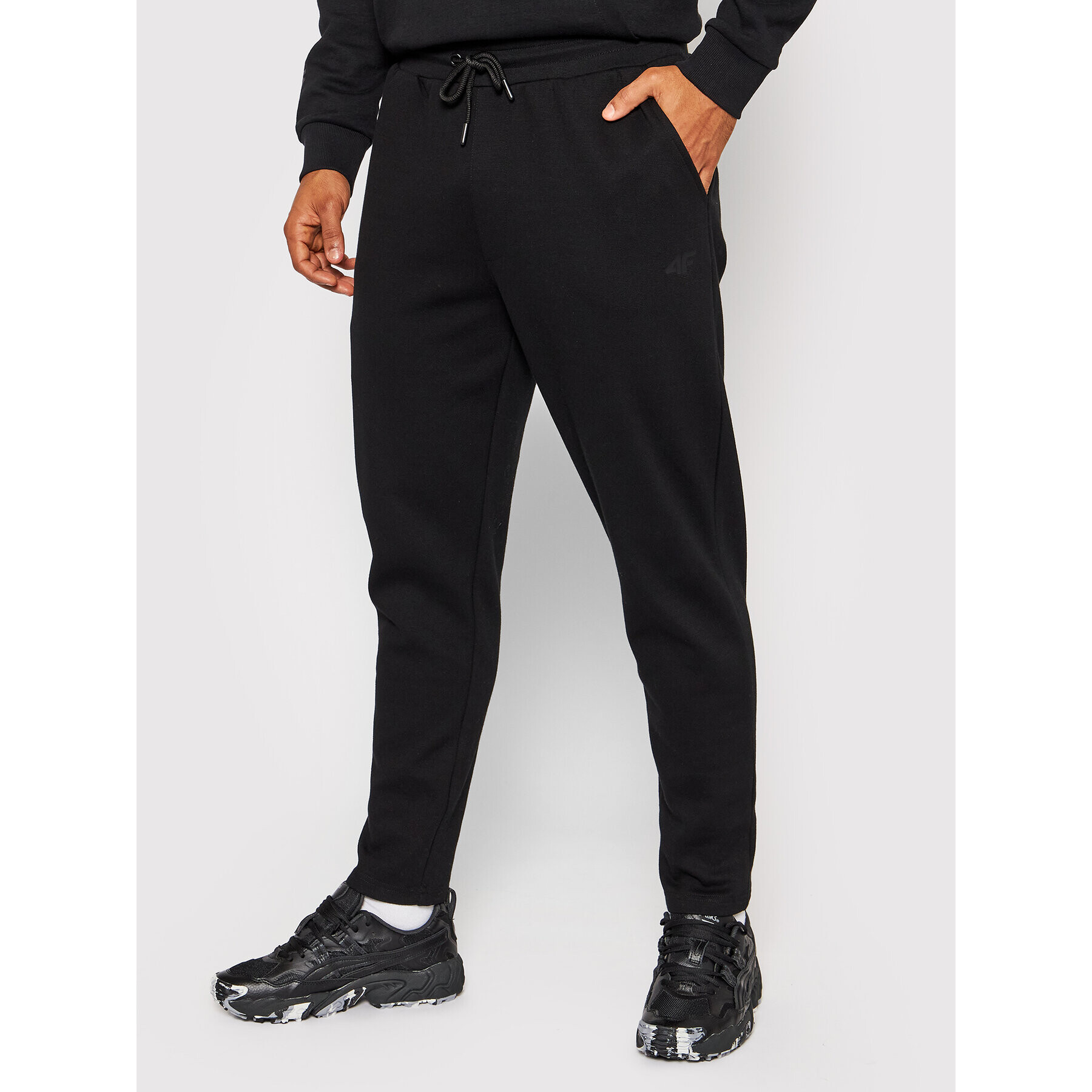 4F Pantaloni trening H4Z21-SPMD010 Negru Regular Fit - Pled.ro