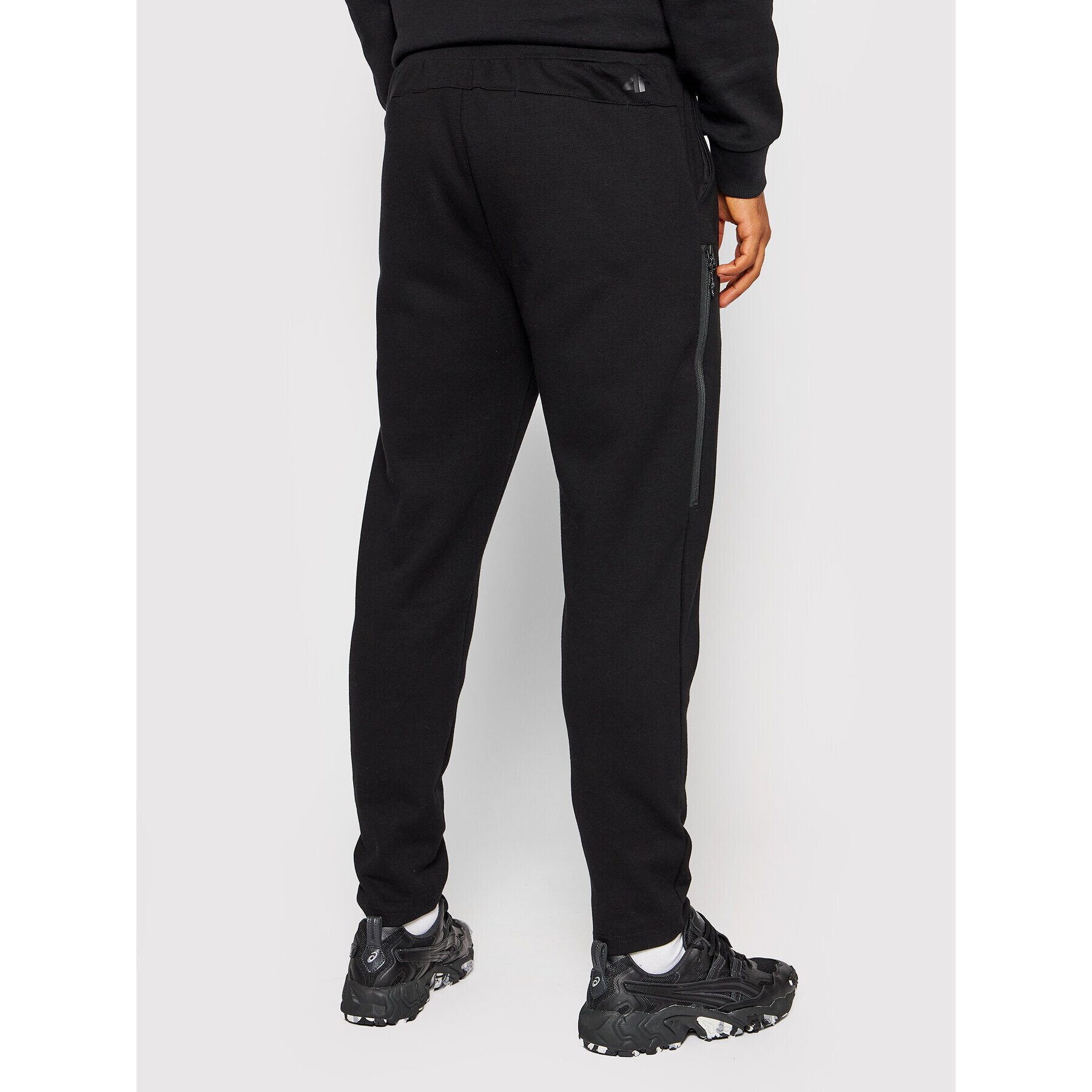 4F Pantaloni trening H4Z21-SPMD010 Negru Regular Fit - Pled.ro