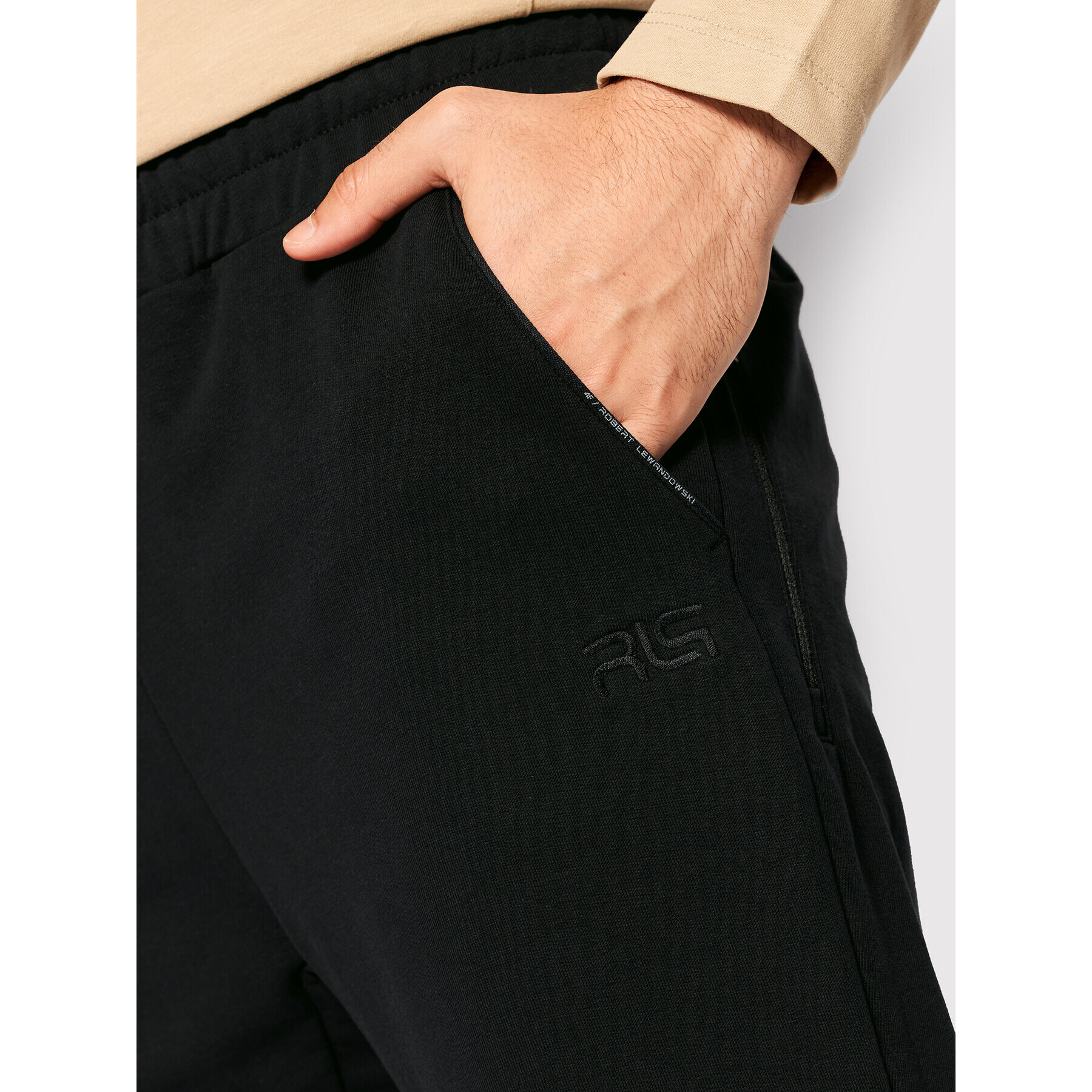 4F Pantaloni trening R4L21-SPMD901 Negru Regular Fit - Pled.ro