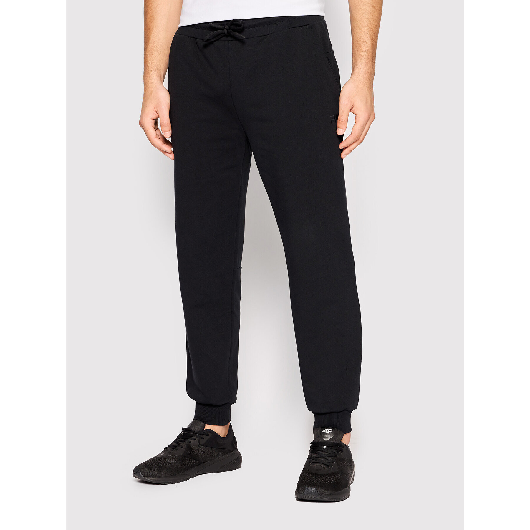 4F Pantaloni trening R4L21-SPMD902 Negru Regular Fit - Pled.ro