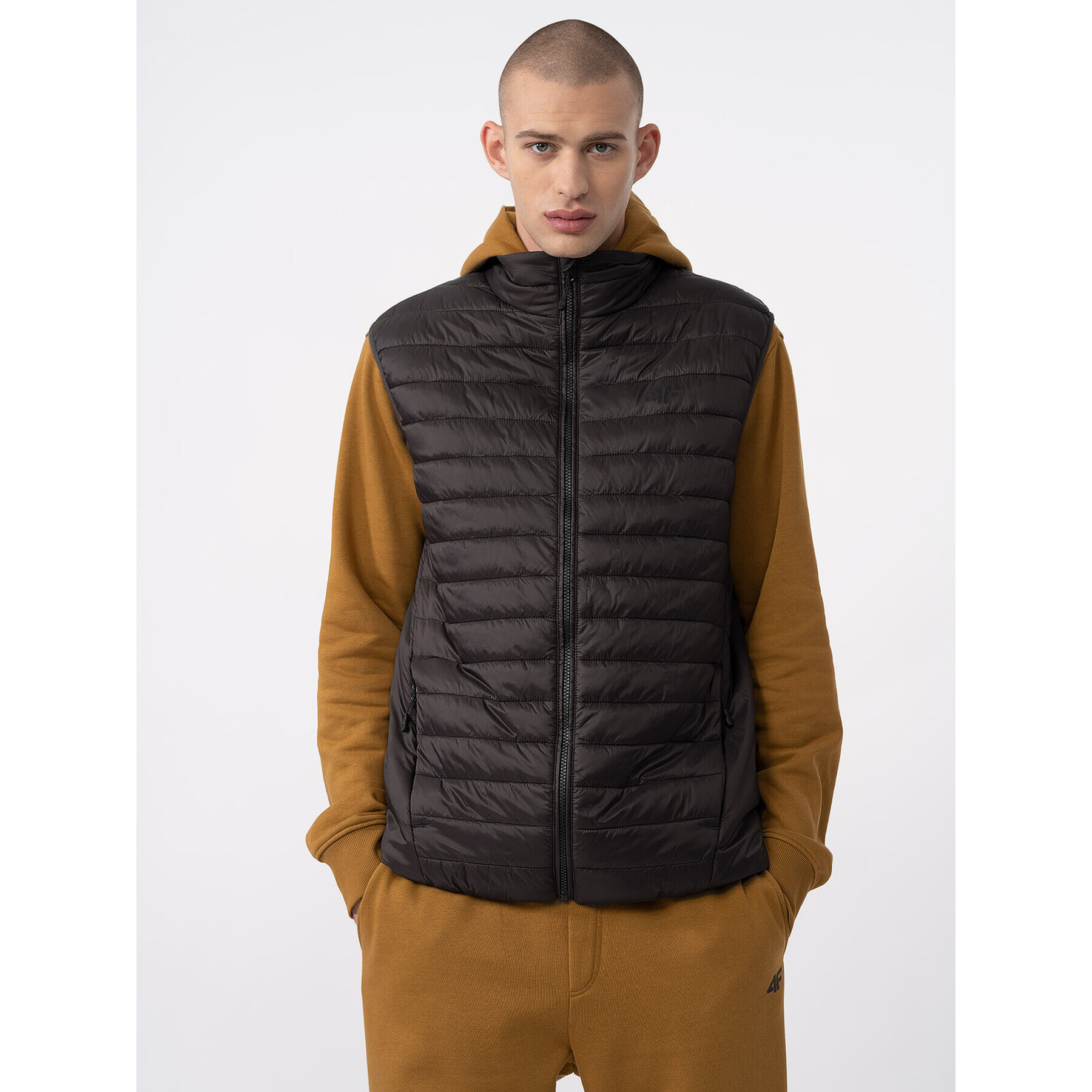 4F Vestă AW23TVESM062 Maro Regular Fit - Pled.ro