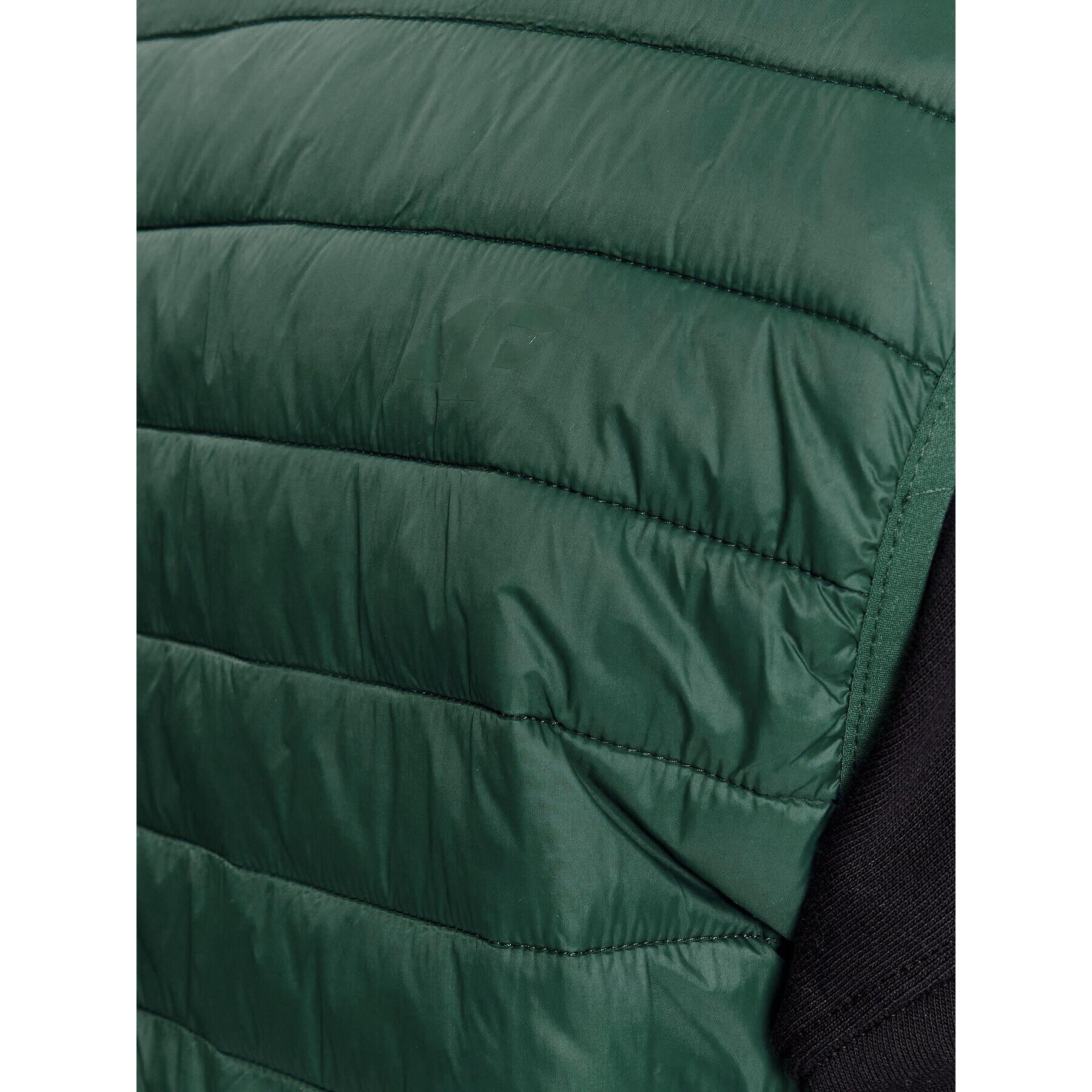 4F Vestă AW23TVESM062 Verde Regular Fit - Pled.ro