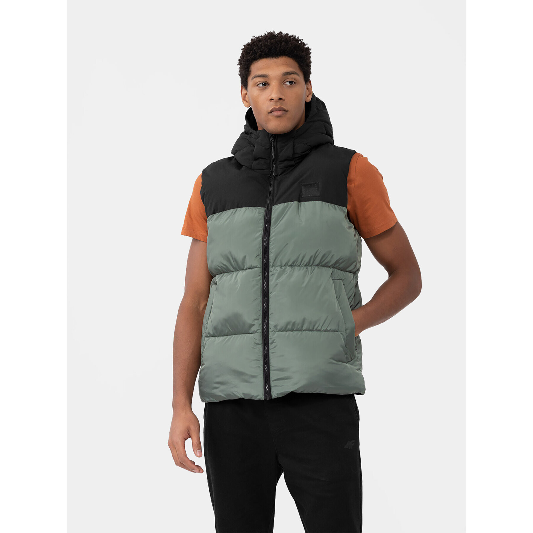 4F Vestă AW23TVESM064 Kaki Regular Fit - Pled.ro