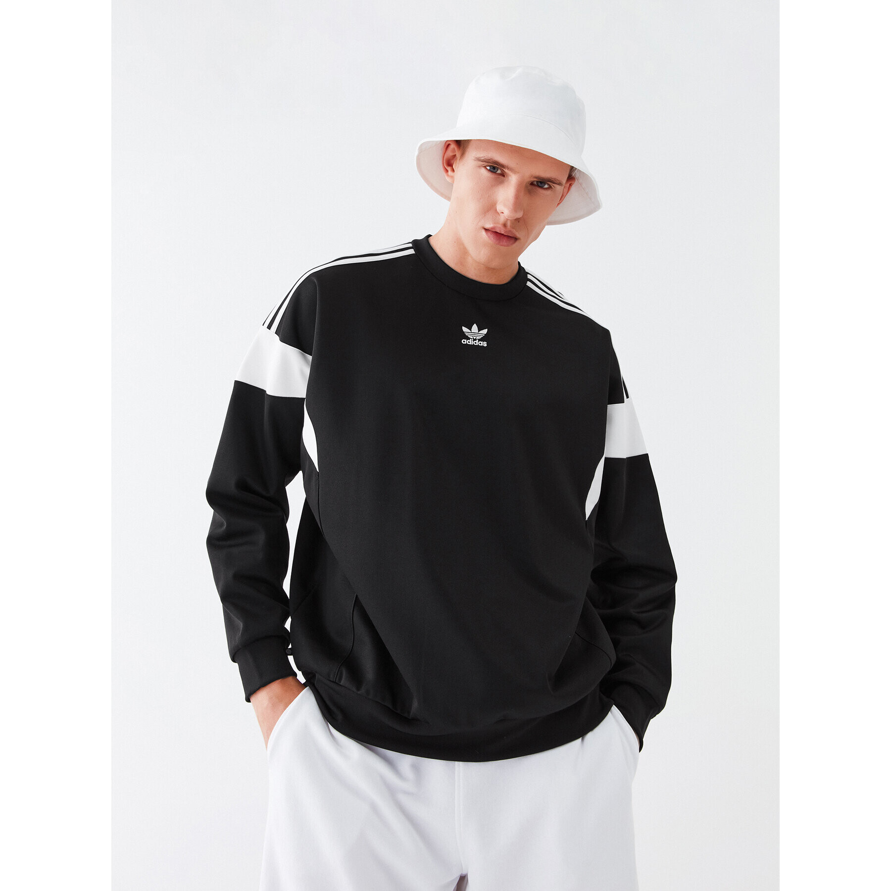 adidas Bluză adicolor Classic Cut Line Crew HN6117 Negru Relaxed Fit - Pled.ro