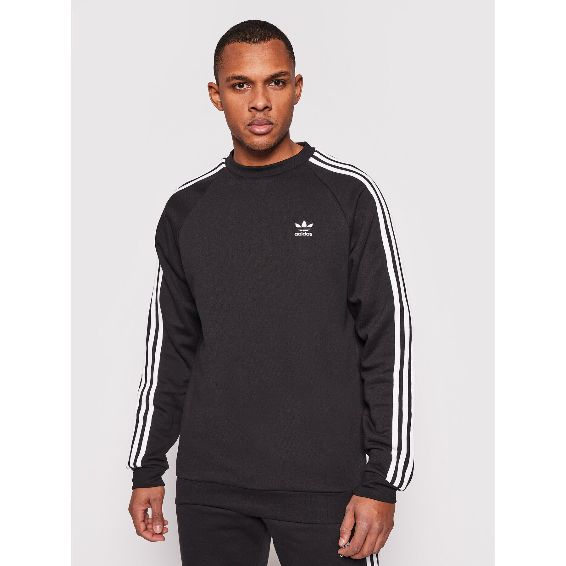 adidas Bluză adicolor Classics 3-Stripes Crew GN3487 Negru Regular Fit - Pled.ro